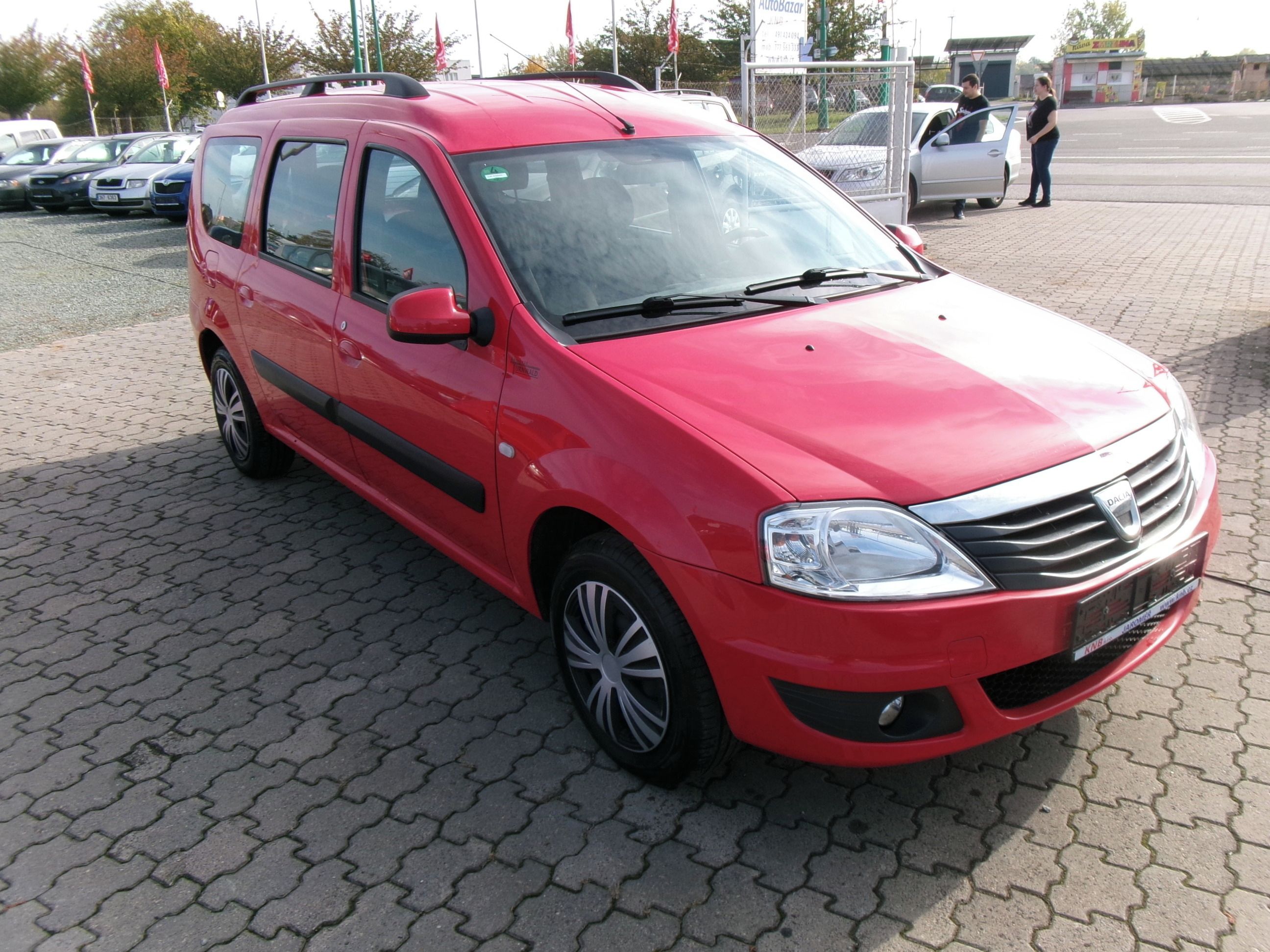 Dacia Logan, 1.6i serviska,1.maj. - fotka 6