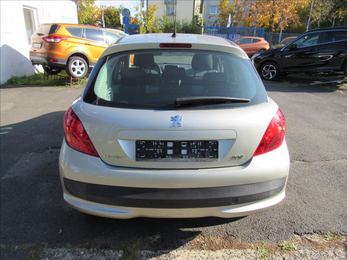 Peugeot 207, 1,4 i 70kW - fotka 5