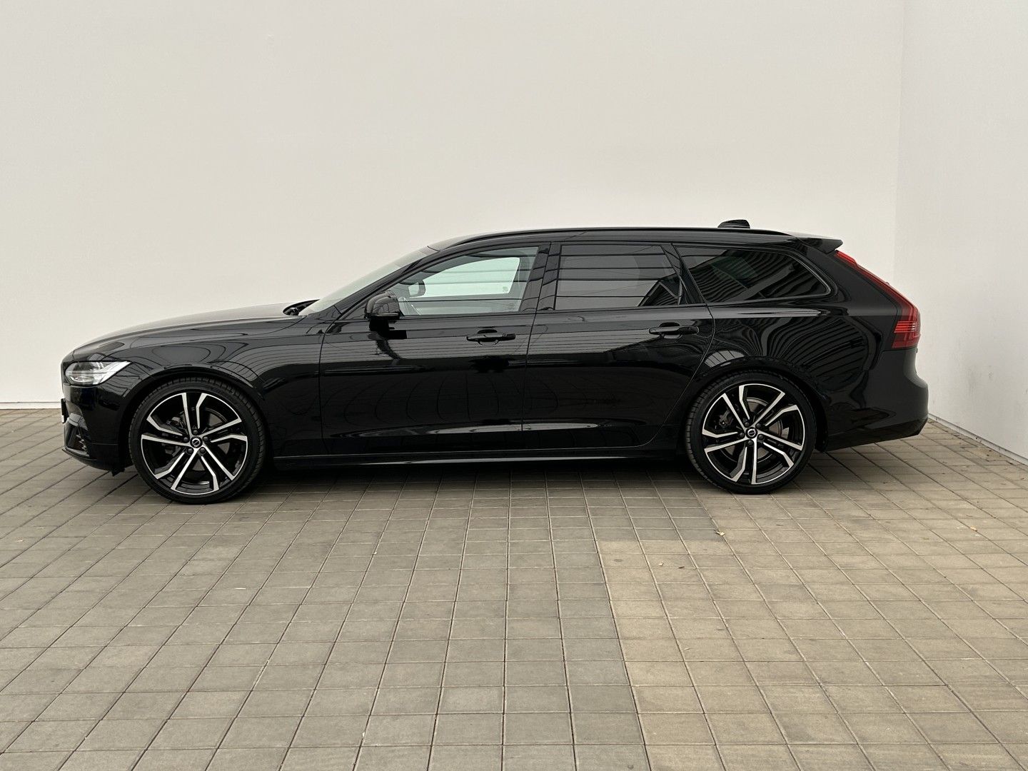 Volvo V90, 2.0D5 173kW 4x4  R-Design - fotka 3