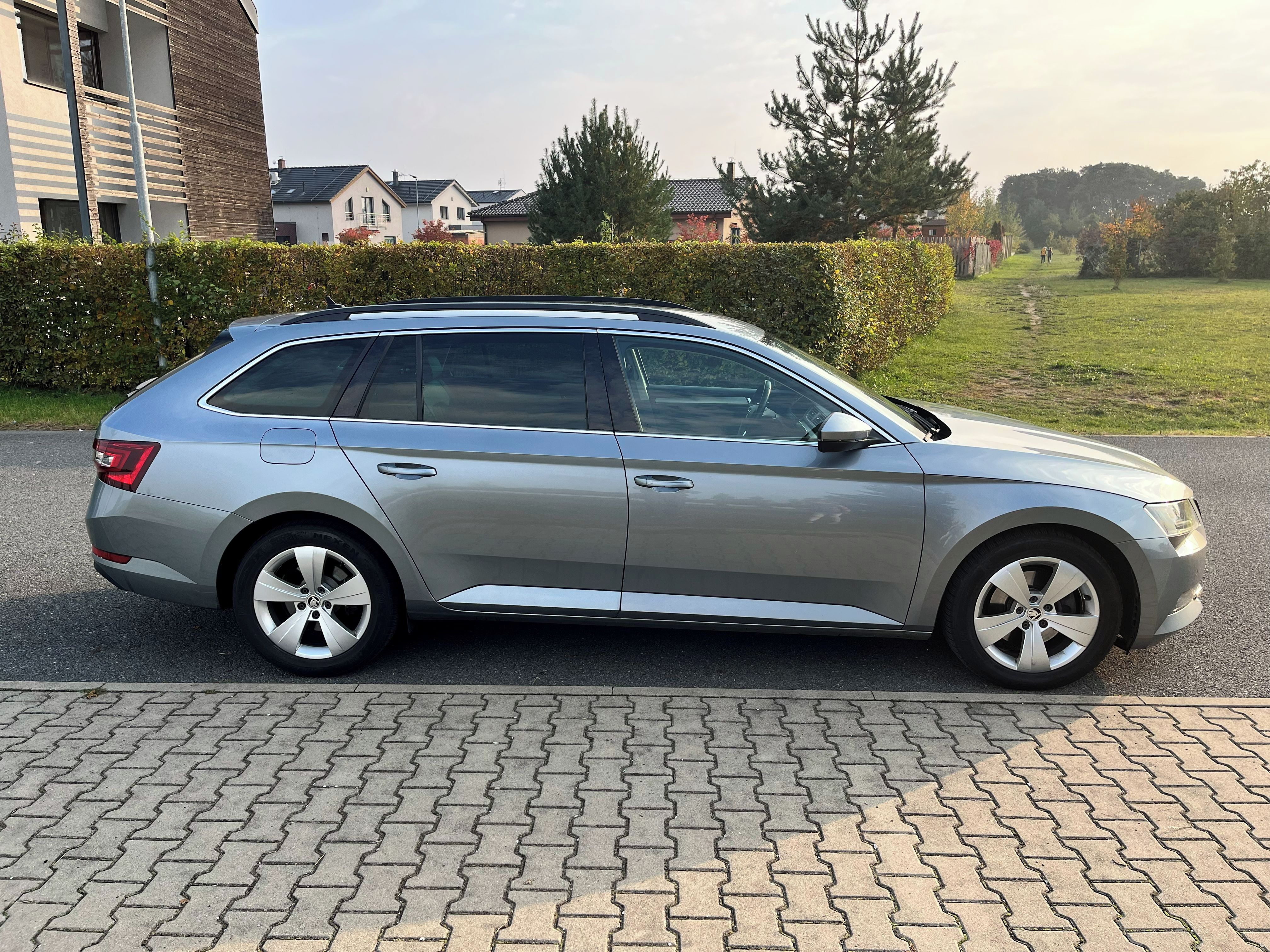 Škoda Superb, 2,0 TDI DSG, CZ - fotka 2
