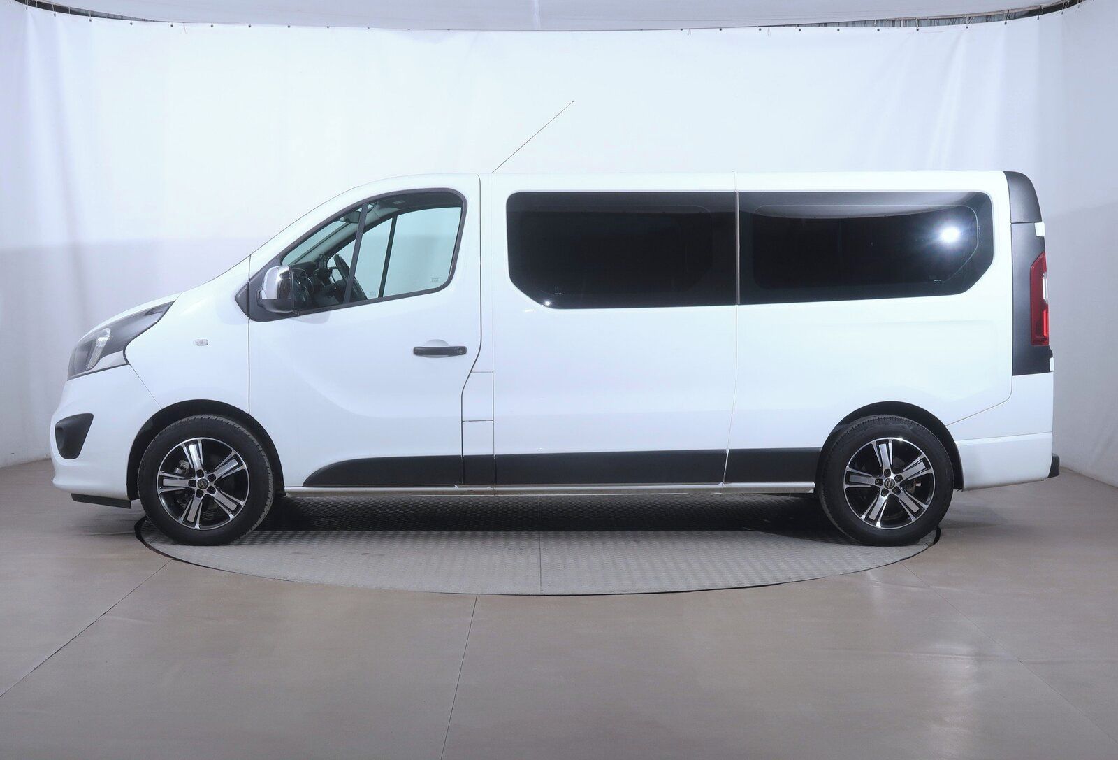 Opel Vivaro, 1.6 BiCDTI, Bus, 9Míst, ČR - fotka 3