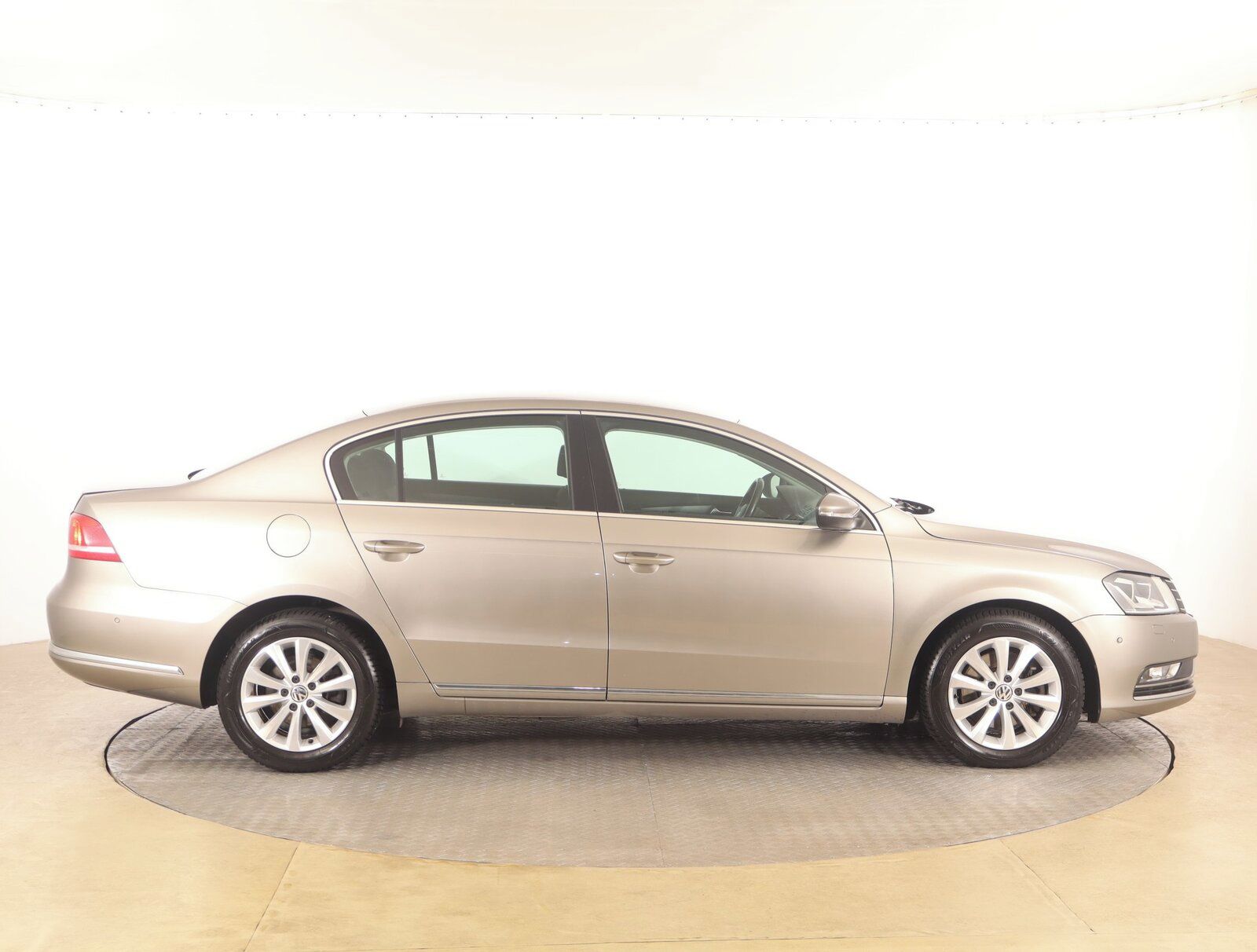 Volkswagen Passat, 2.0 TDI, Automat, Serv.kniha - fotka 6