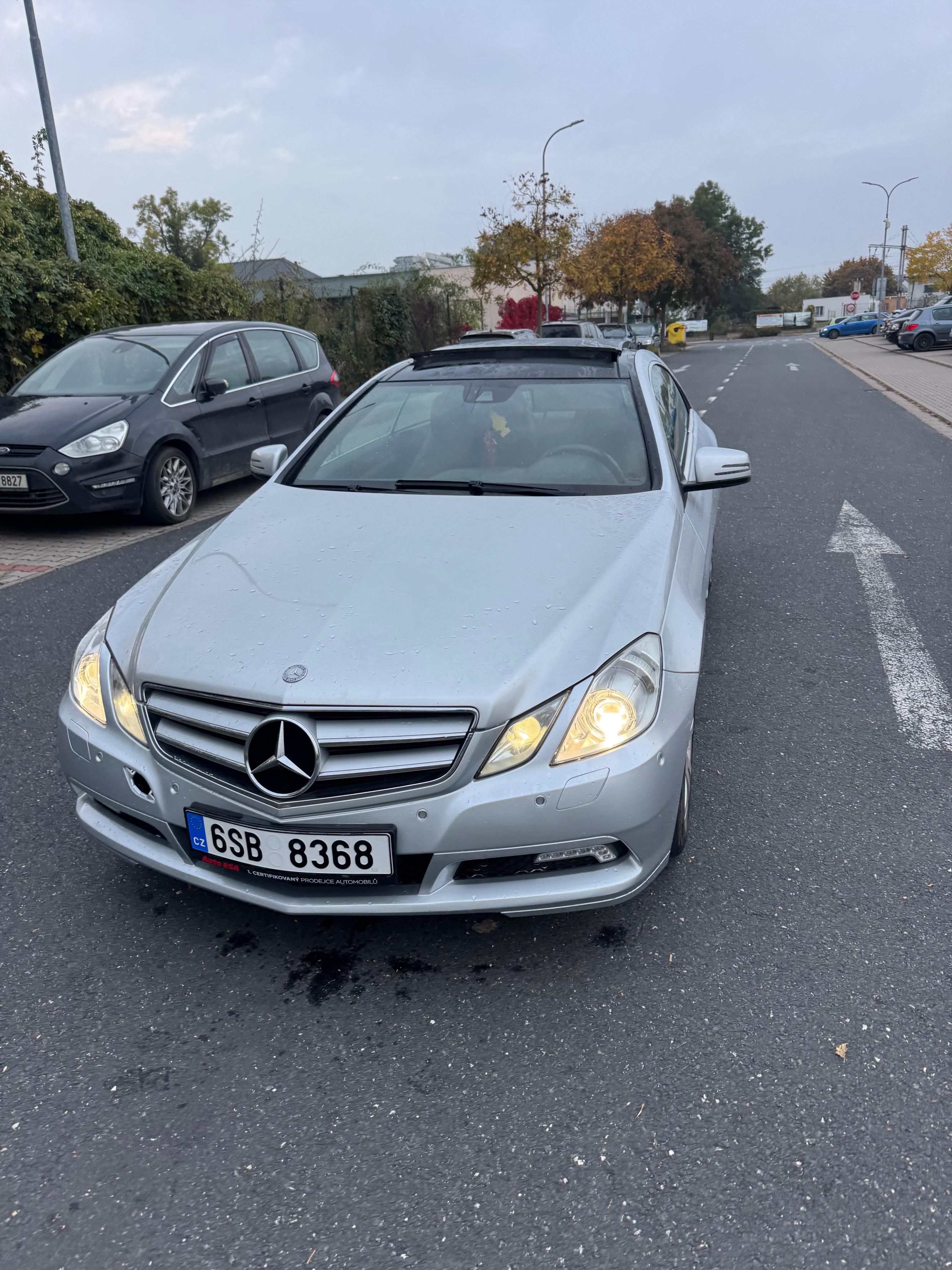 Mercedes-Benz Třídy E, Prodam Mercedes E coupe C207 2 - fotka 2