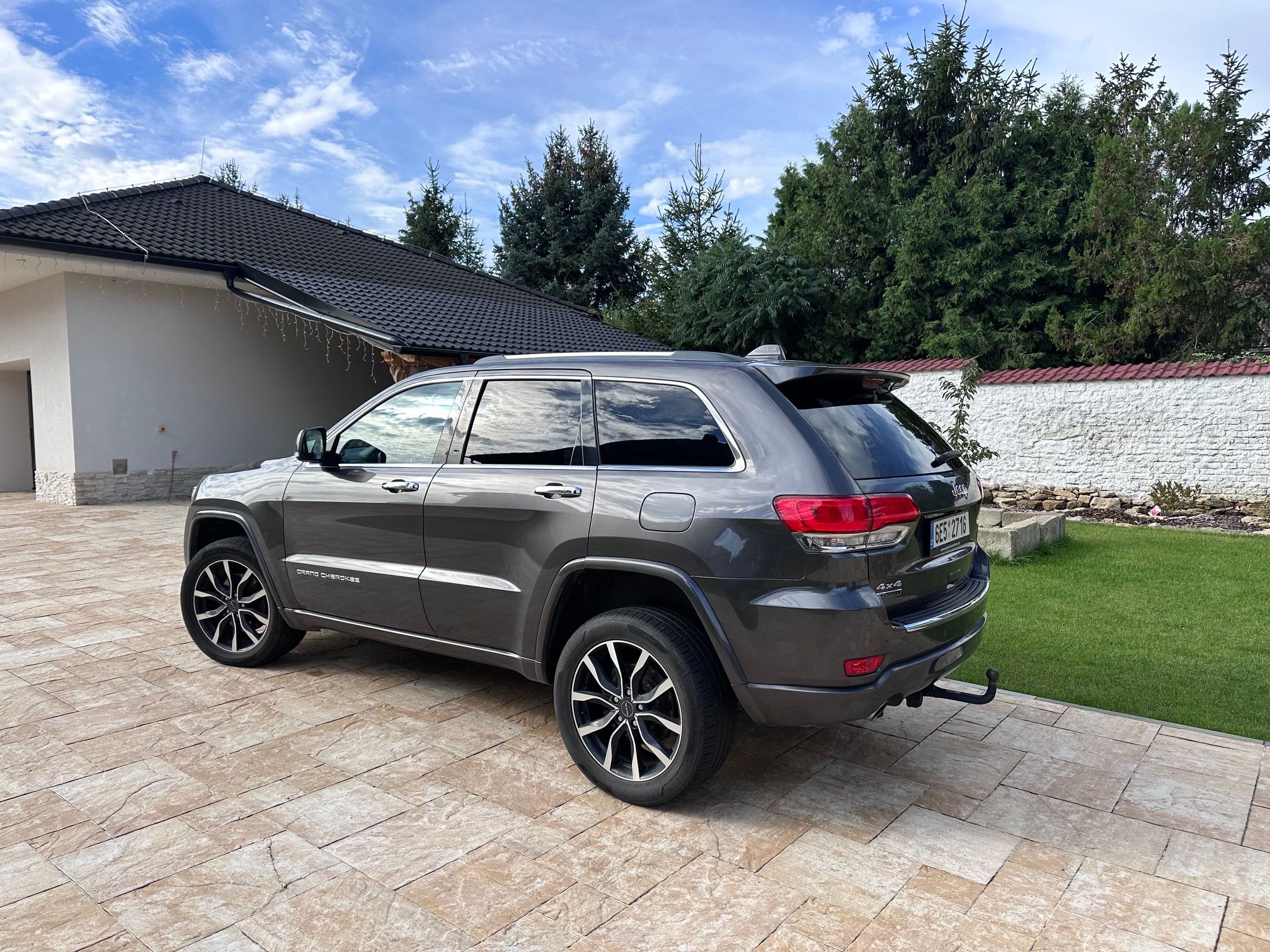 Jeep Grand Cherokee, zimní pneu v ceně - fotka 4