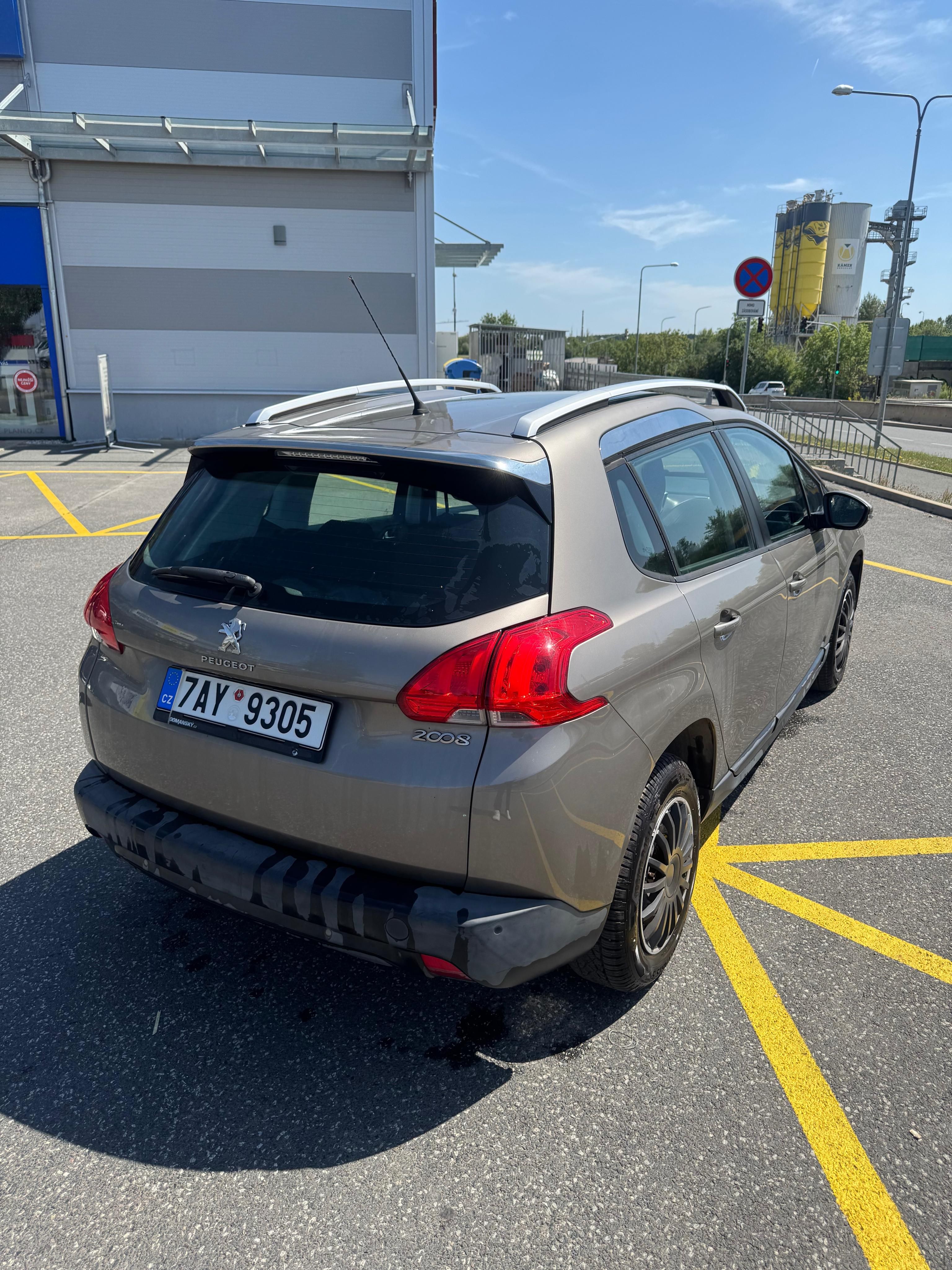 Peugeot 2008, Peugeot 2008 1.4 HDi 50 kW - fotka 4