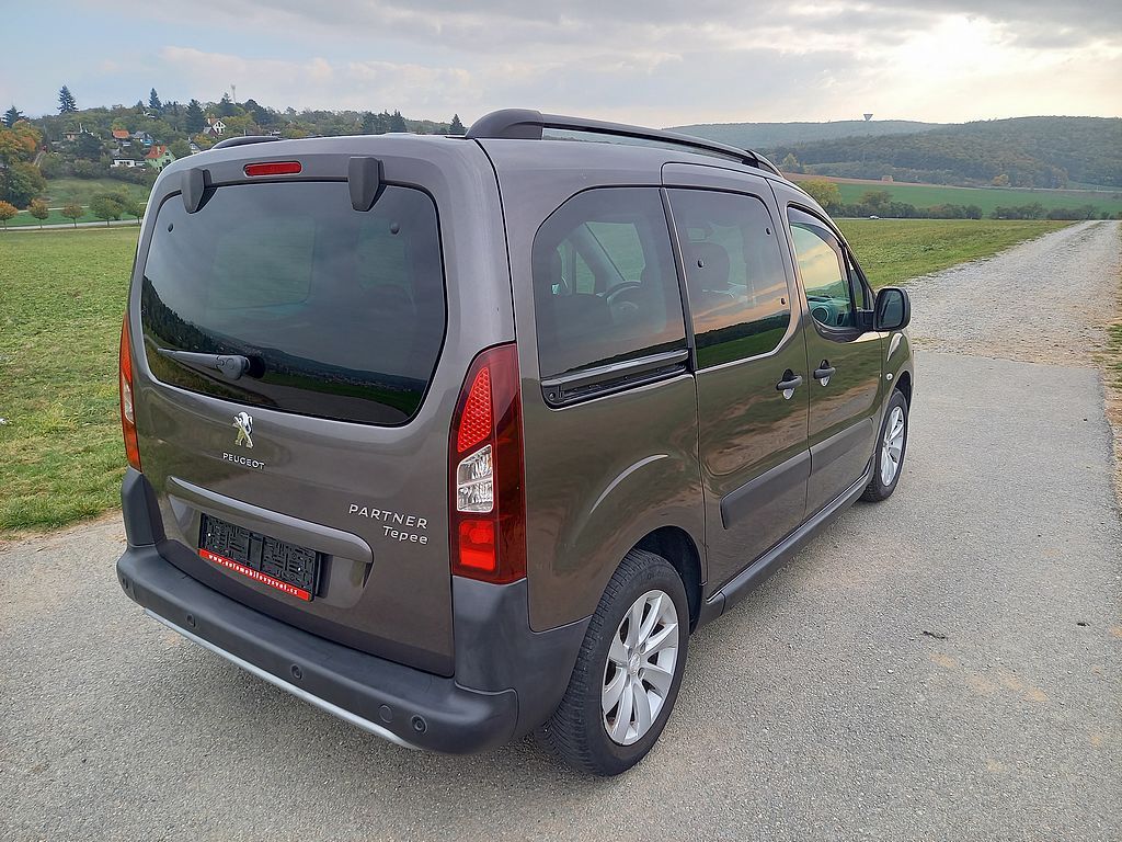 Peugeot Partner Tepee, 1.6i 88kW klima + alu + LPG - fotka 3