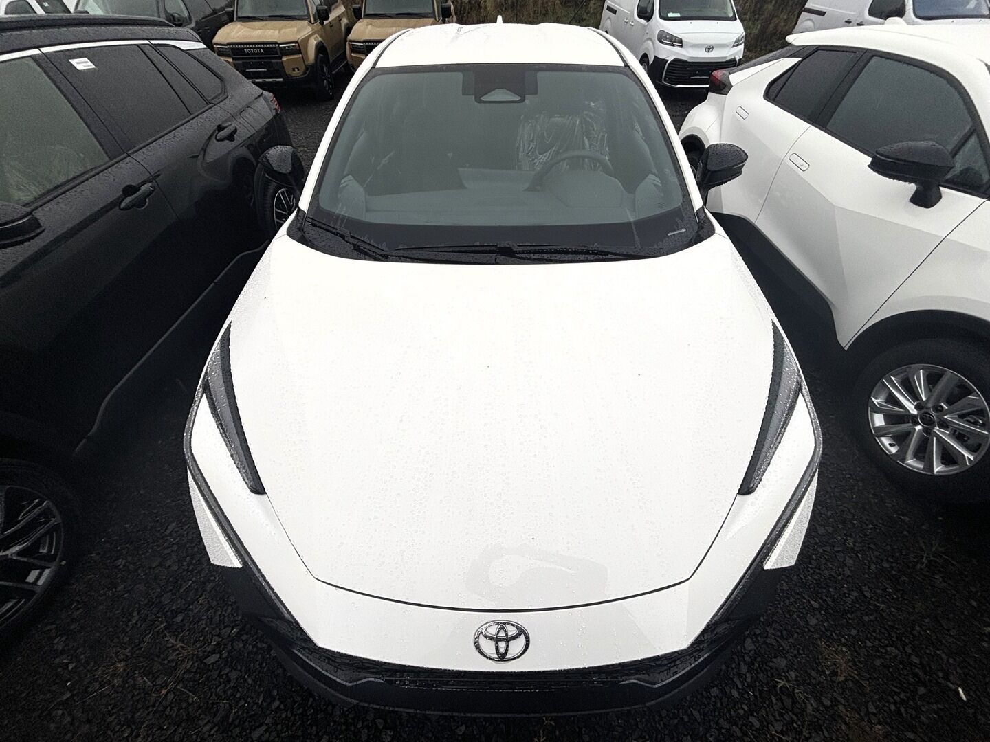 Toyota C-HR, 1,8 Comfort HEV CVT - fotka 2