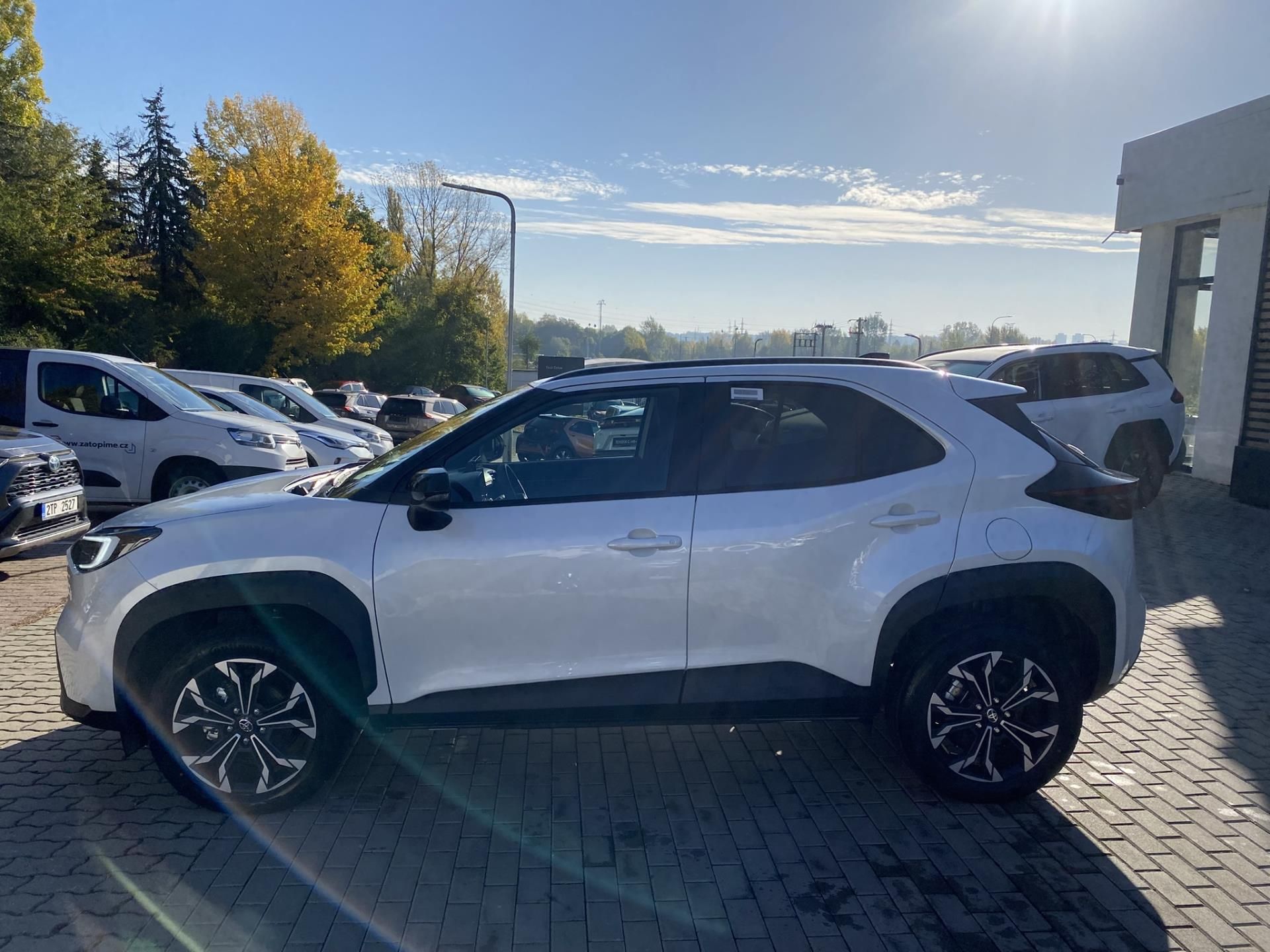 Toyota Yaris Cross, 1.5 HEV STYLE + zimní kola - fotka 3