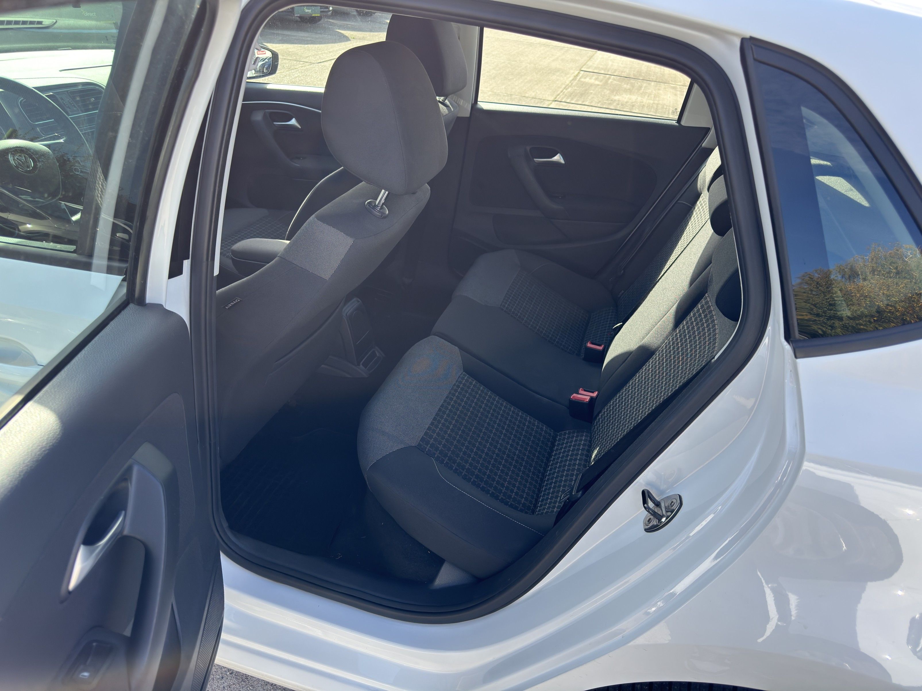 Volkswagen Polo, 1.0 MPi 55 kW - fotka 6