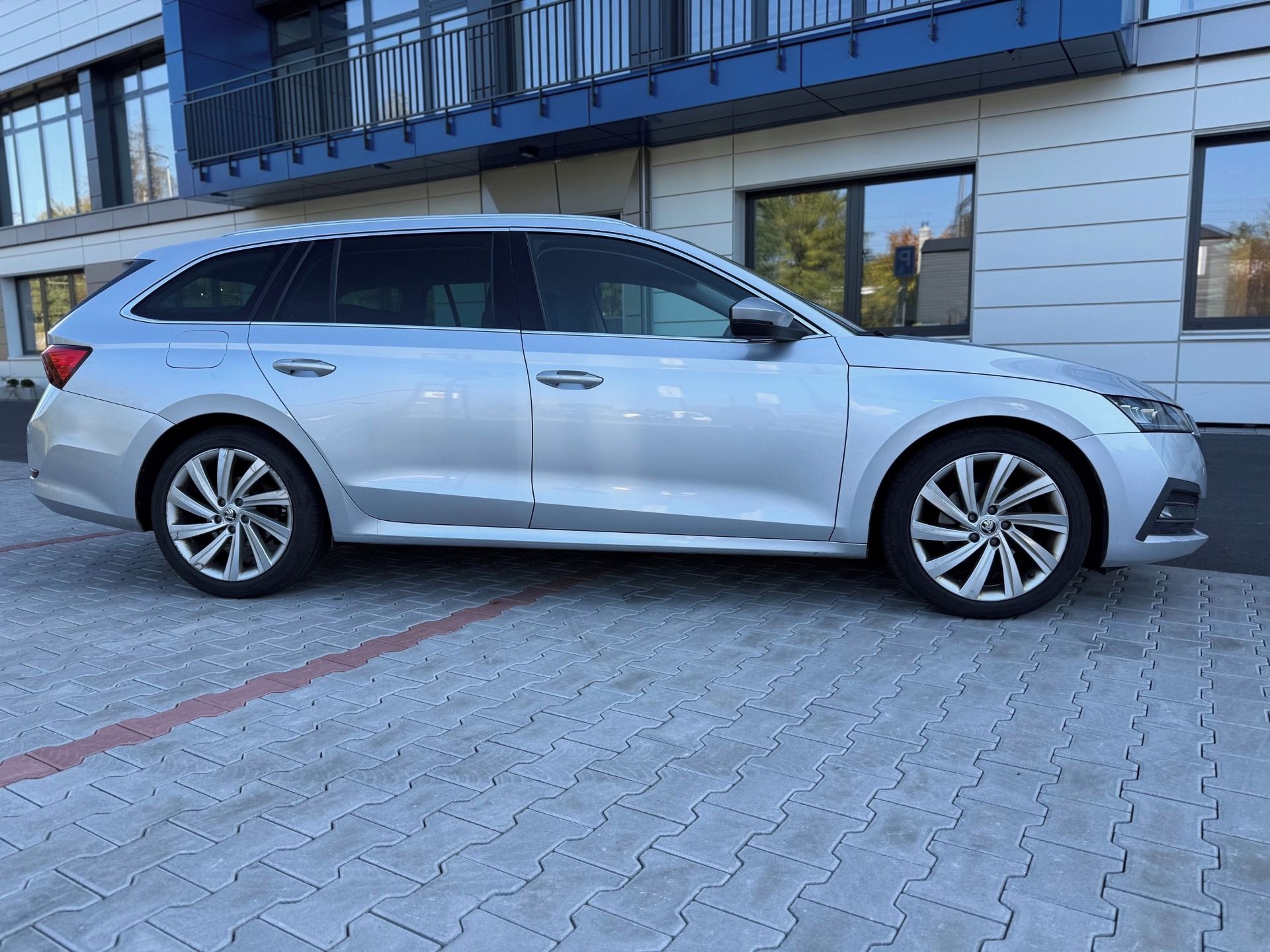Škoda Octavia, Škoda Octavia IV Style combi - fotka 4
