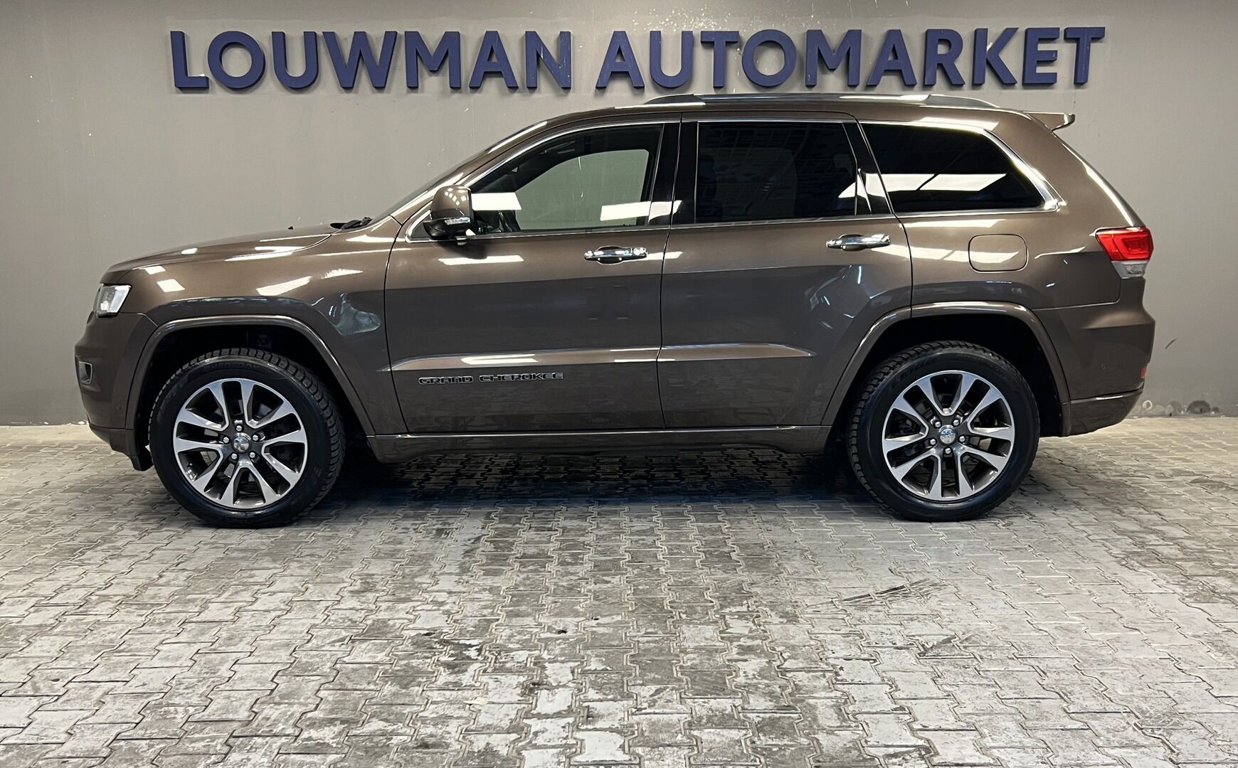 Jeep Grand Cherokee, 3,0L V6 Diesel 250k Overland - fotka 3