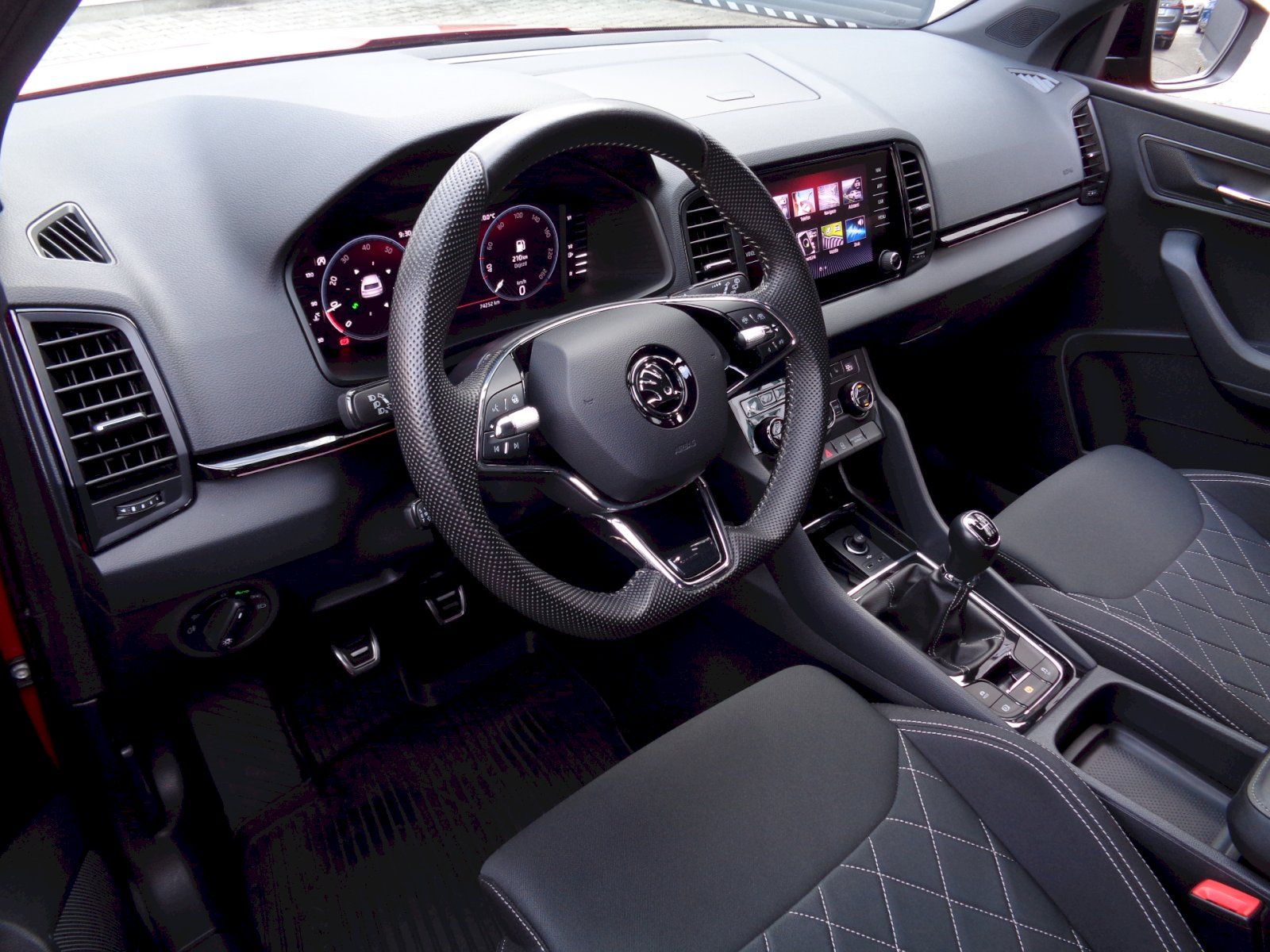 Škoda Karoq, Sportline Plus 1.5 TSI 110 kW - fotka 5