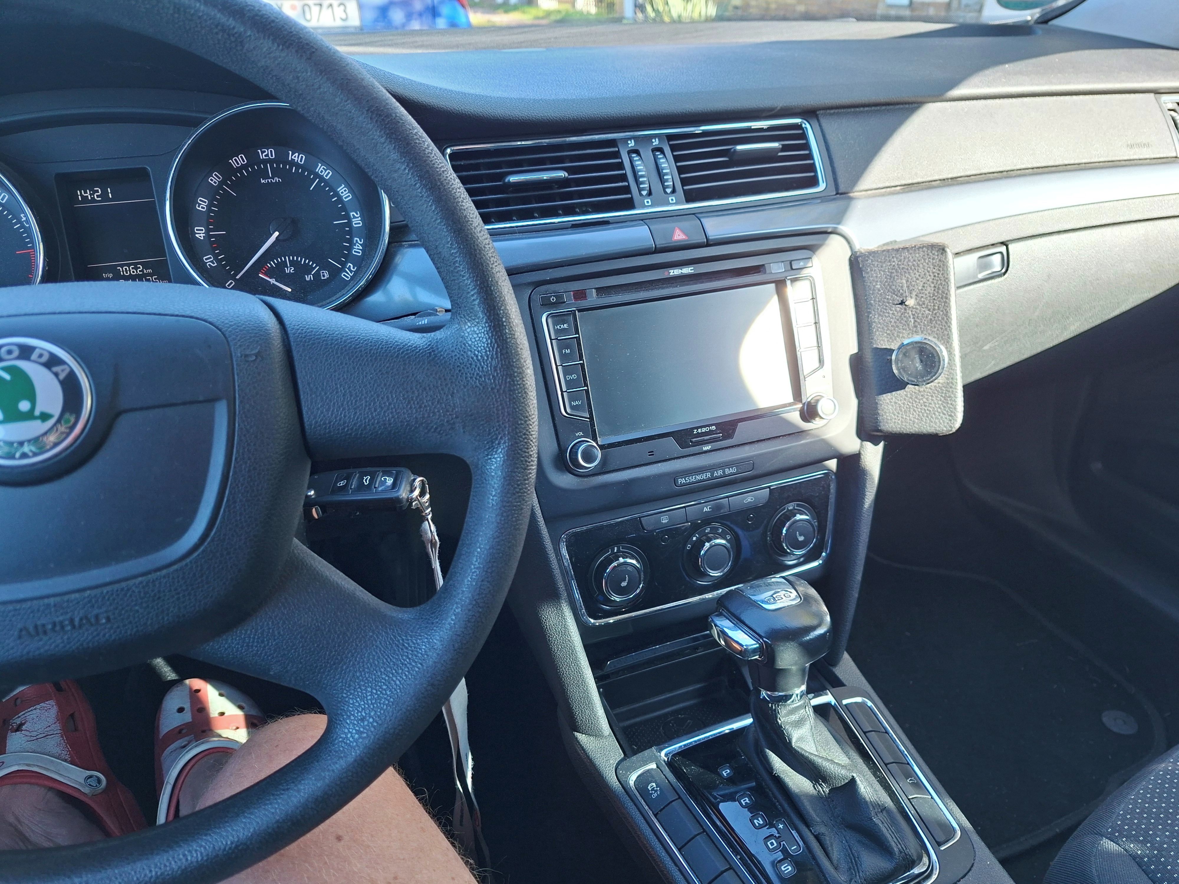 Škoda Superb, 2.0 tdi - fotka 4