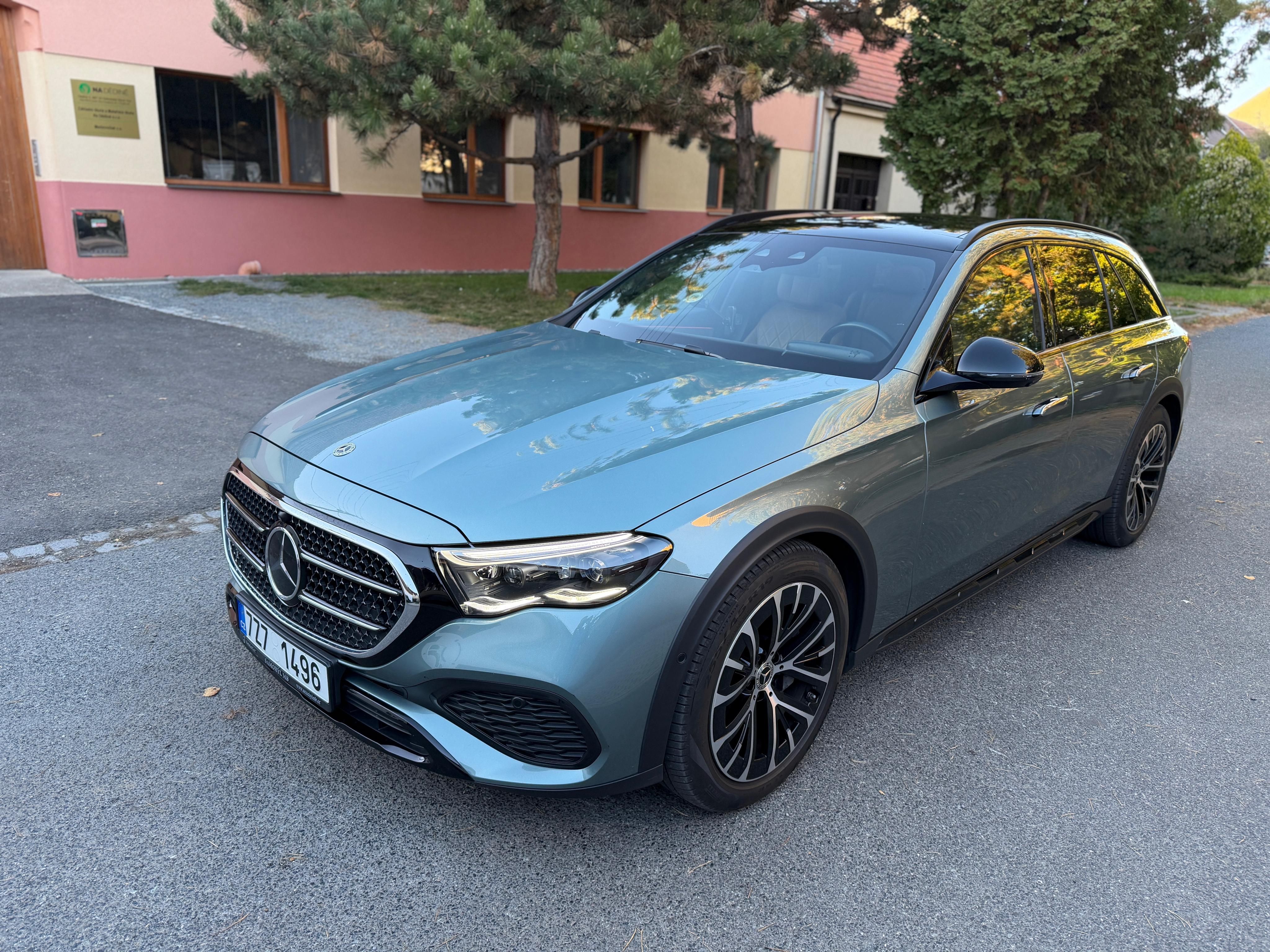 Mercedes-Benz Třídy E, Mercedes-Benz E 450 4MATIC - fotka 2
