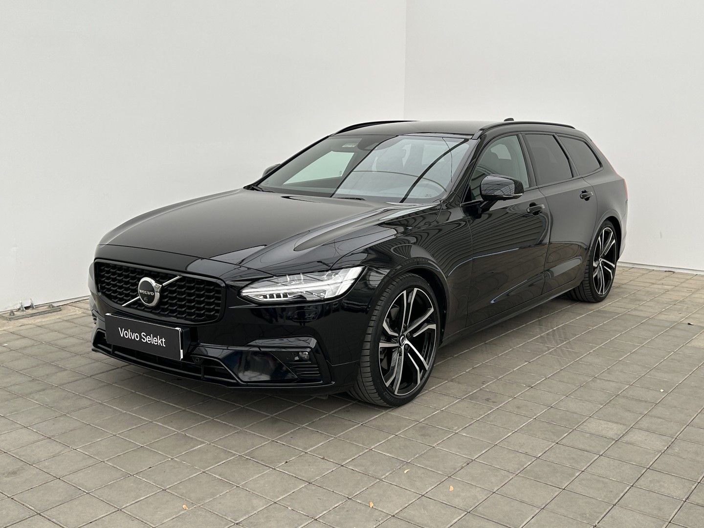 Volvo V90, 2.0D5 173kW 4x4  R-Design
