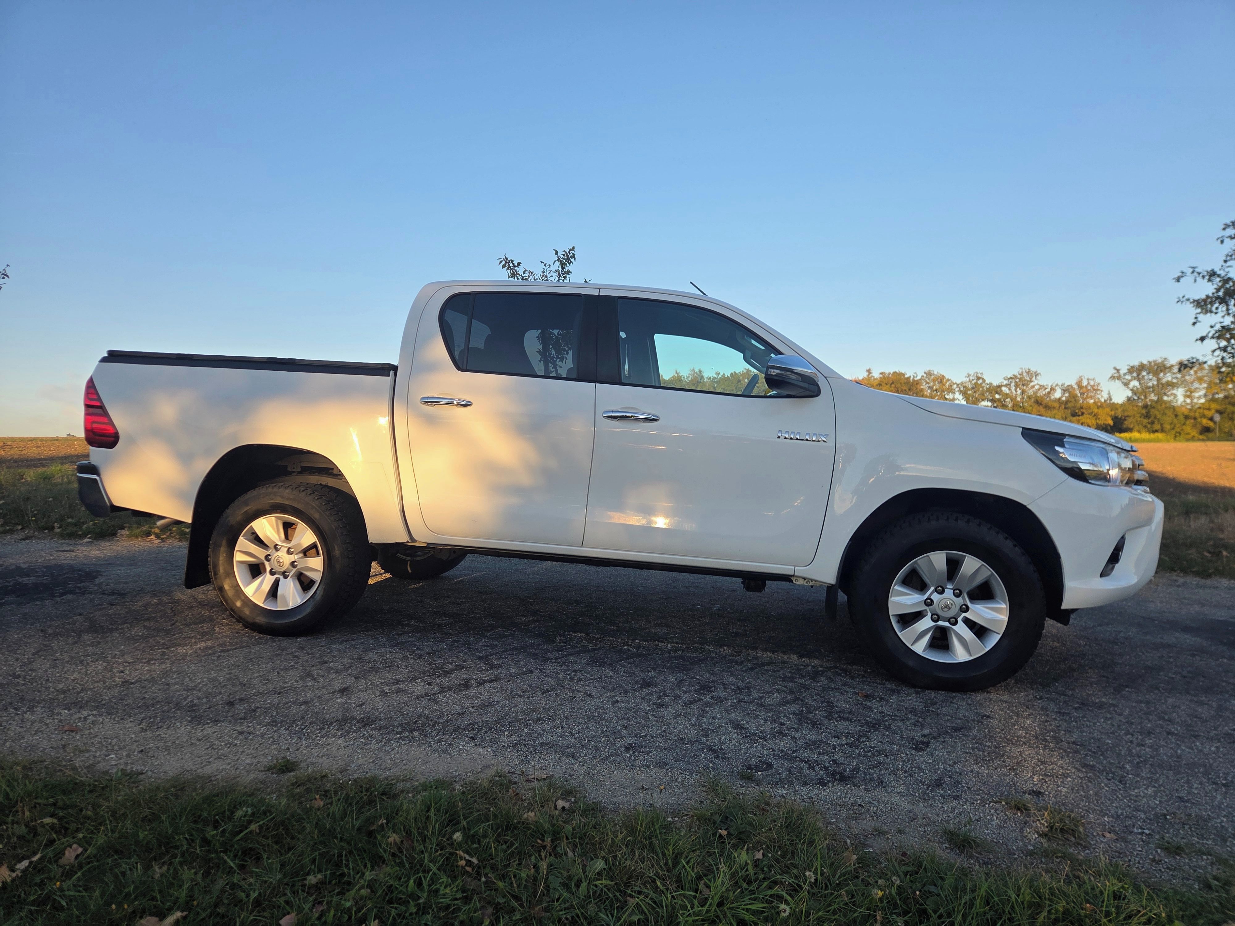 Toyota Hilux, 2.4D-D4 4x4 - fotka 5