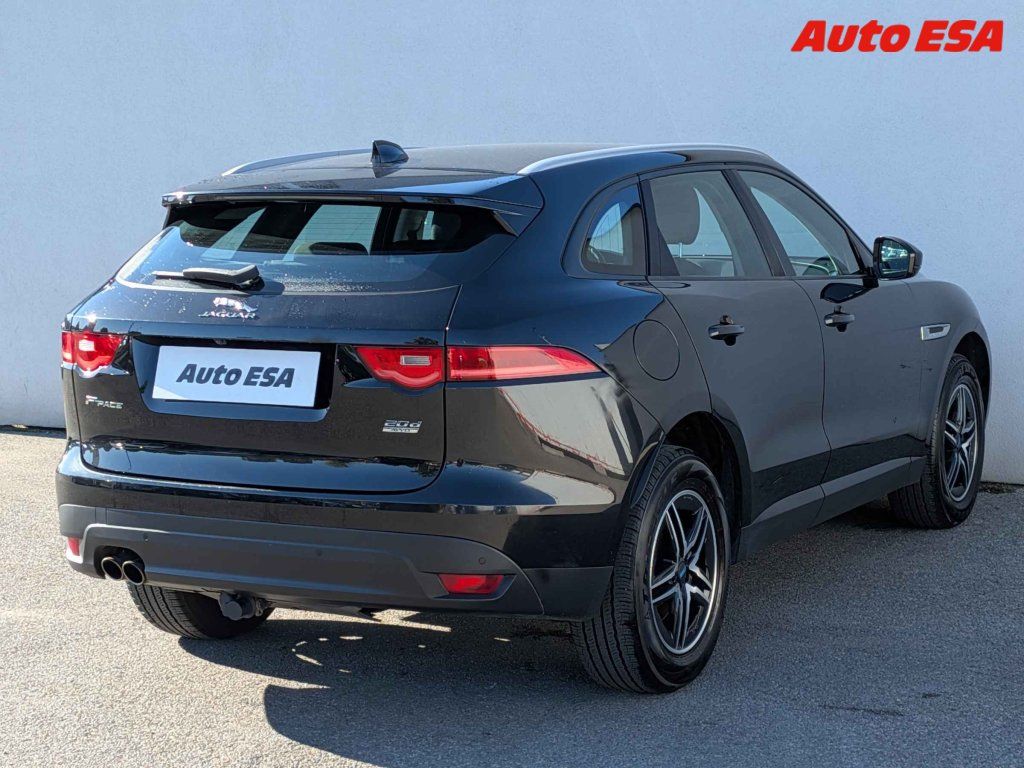 Jaguar F-Pace, 2.0D 4x4,ČR,AT,navi - fotka 6