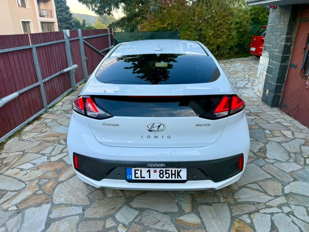 Hyundai Ioniq, 38,3 kWh 100KW STYLE 100% SOH - fotka 5