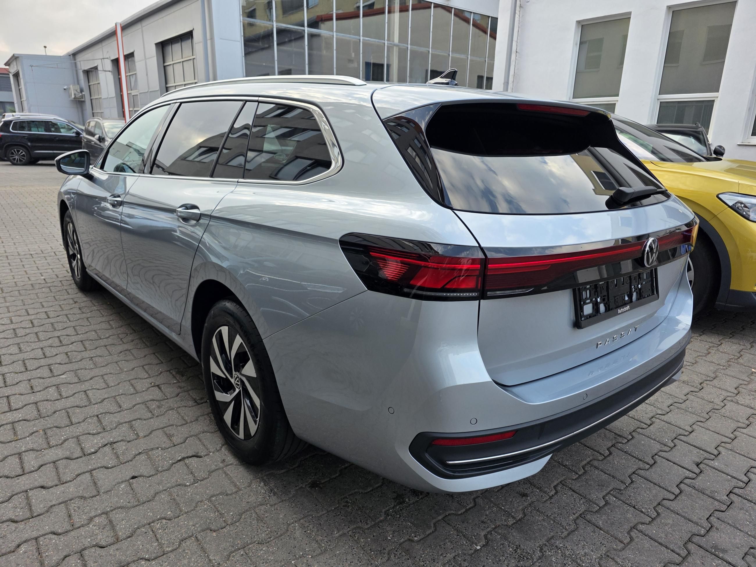 Volkswagen Passat Variant, 2.0 TDI 110kW DSG / Tažné - fotka 4