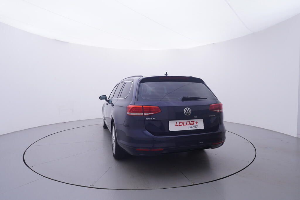Volkswagen Passat, Comfortline 2.0 TDI 110 kW - fotka 4