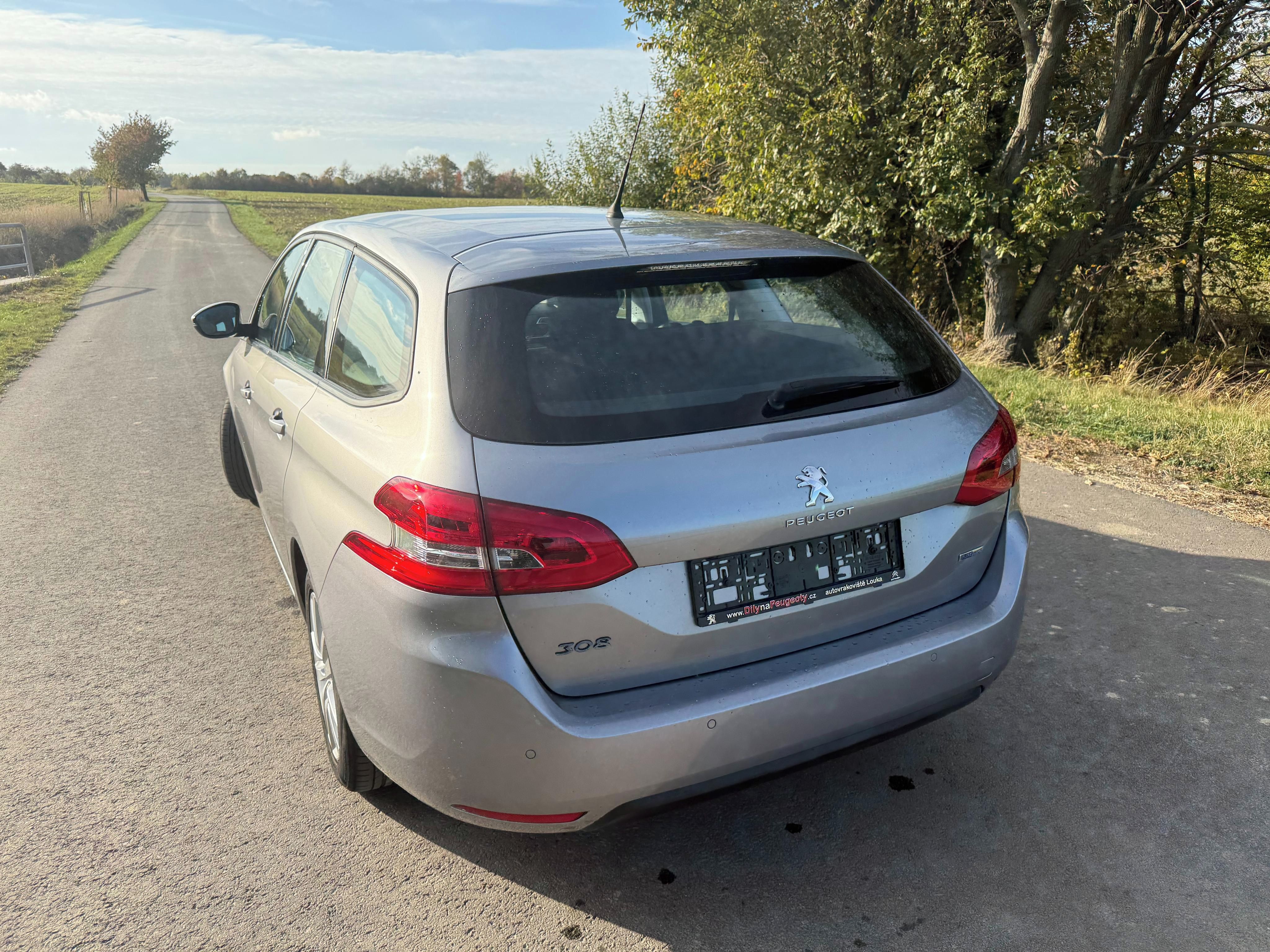 Peugeot 308, 1,2T  nehavarované DPH - fotka 4