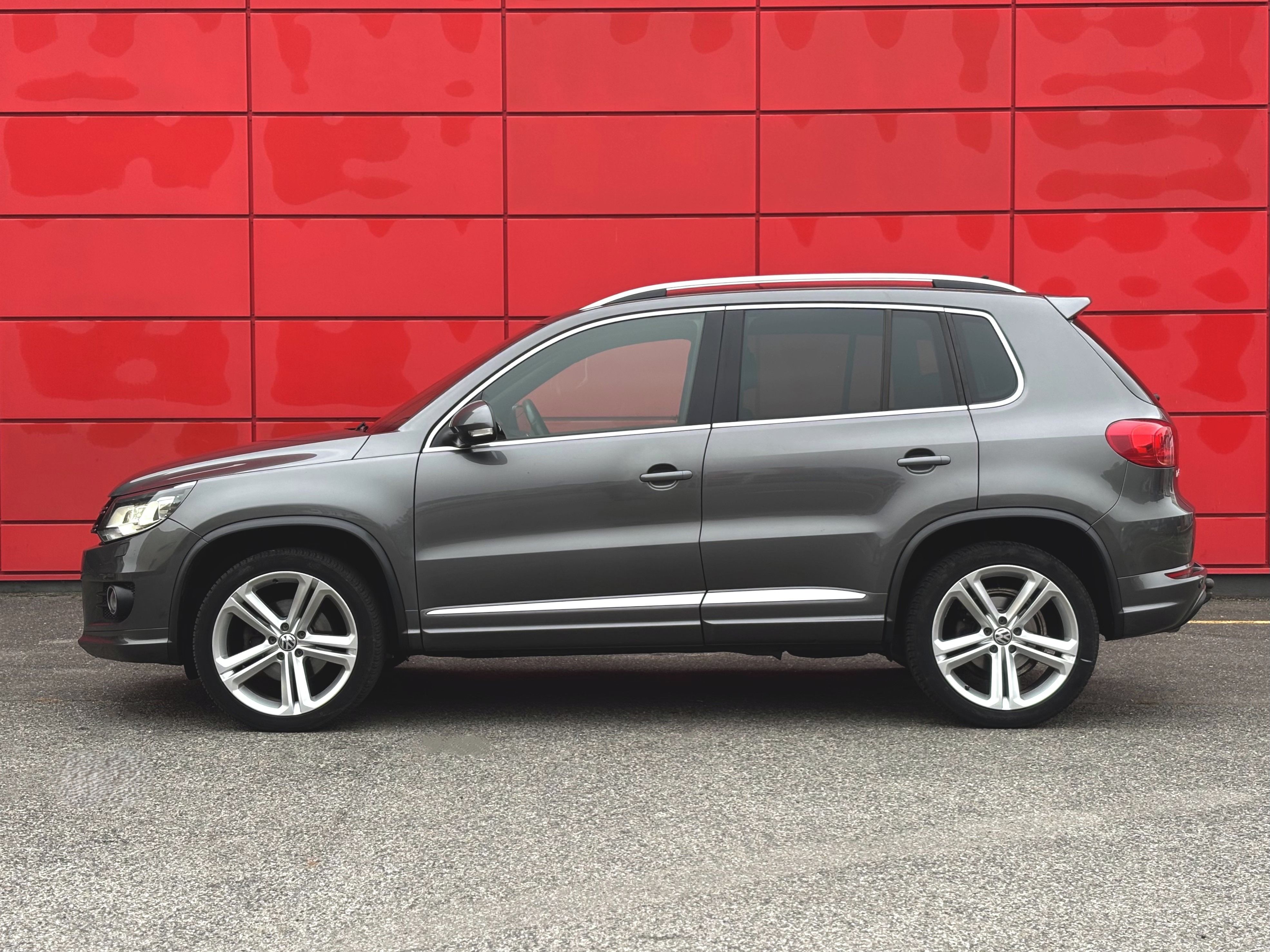 Volkswagen Tiguan, R-Line 2.0TDI 130kW 4x4 DSG - fotka 3
