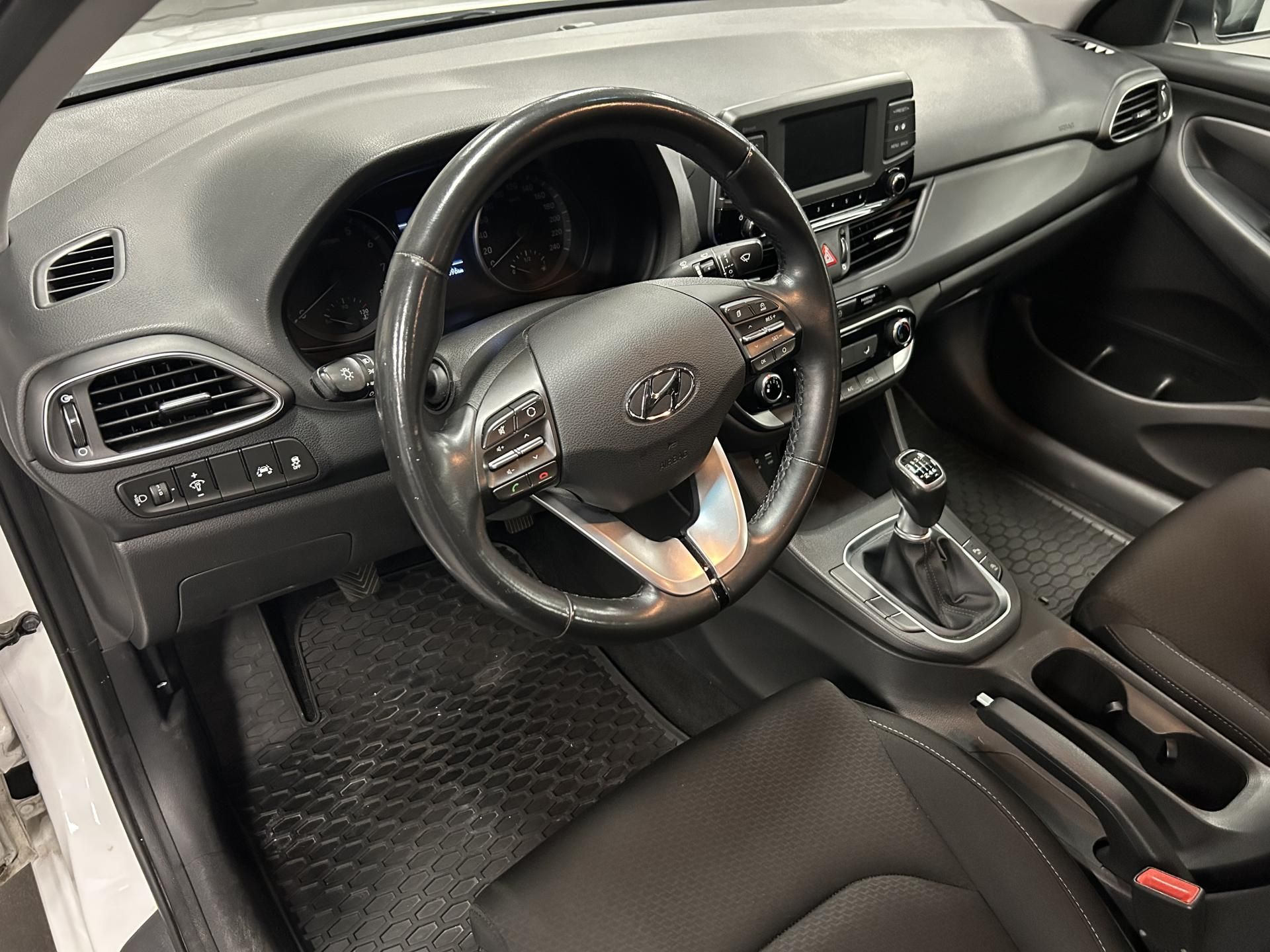 Hyundai i30, 1.0T-GDi Fastback 88kW Alu - fotka 6