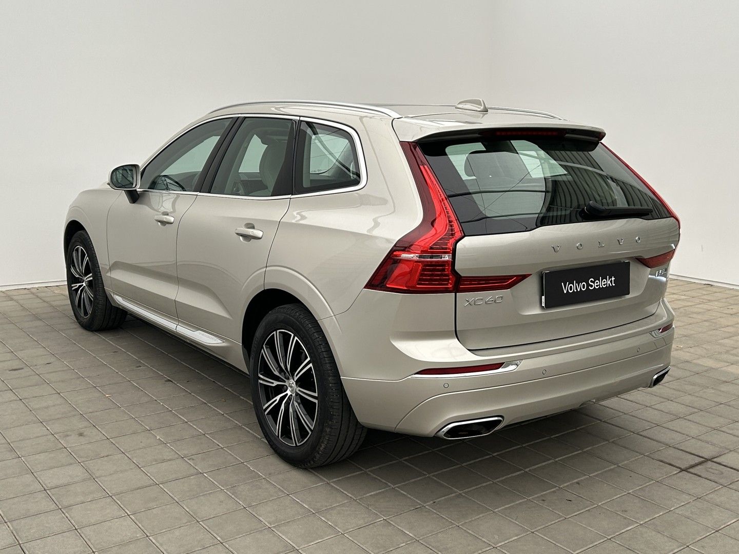 Volvo XC60, 2.0B5 184kW 4x4  Inscription - fotka 4