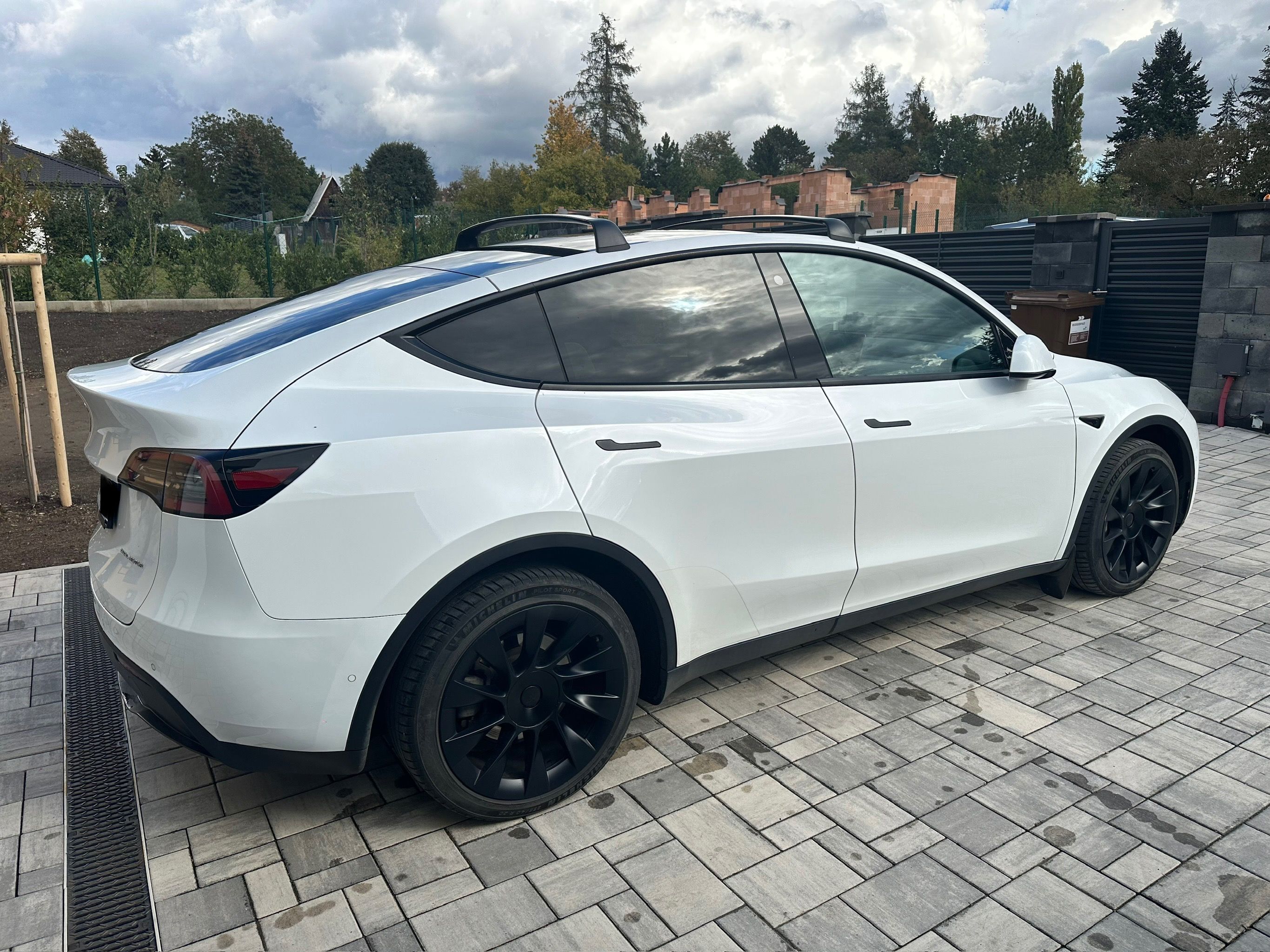 Tesla Model Y, Long Range AWD, 378 kW - fotka 5