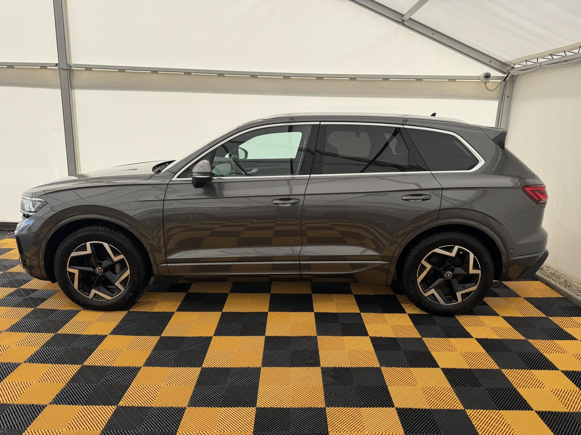 Volkswagen Touareg, 3.0Tdi*1-MAJ*DPH*HUD*R-LINE* - fotka 4