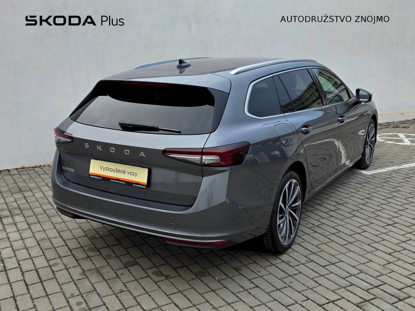 Škoda Superb, COMBI 2,0TDI 110KW DSG L&K - fotka 2