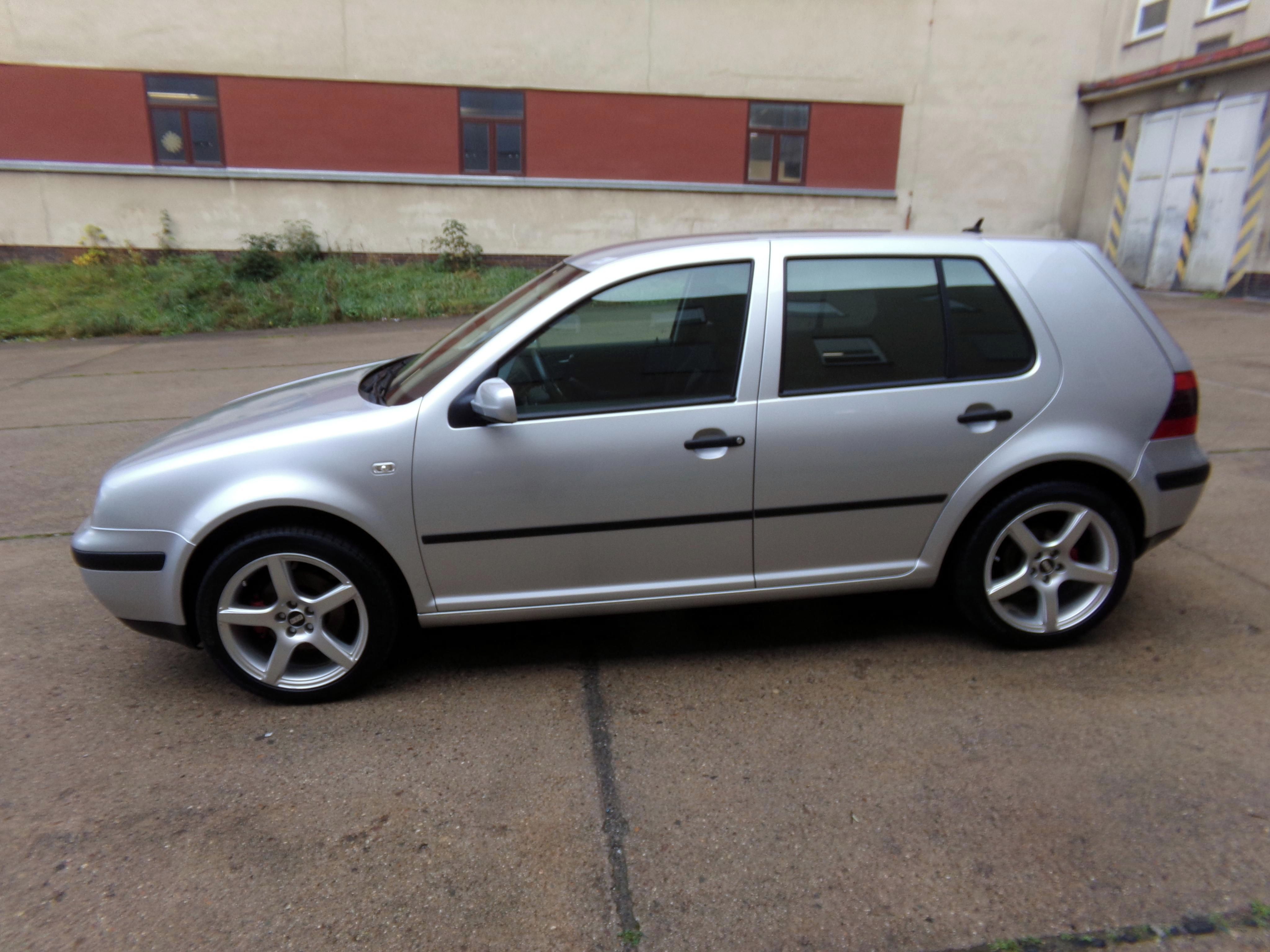 Volkswagen Golf, 2.0i TRENDLINE - fotka 2