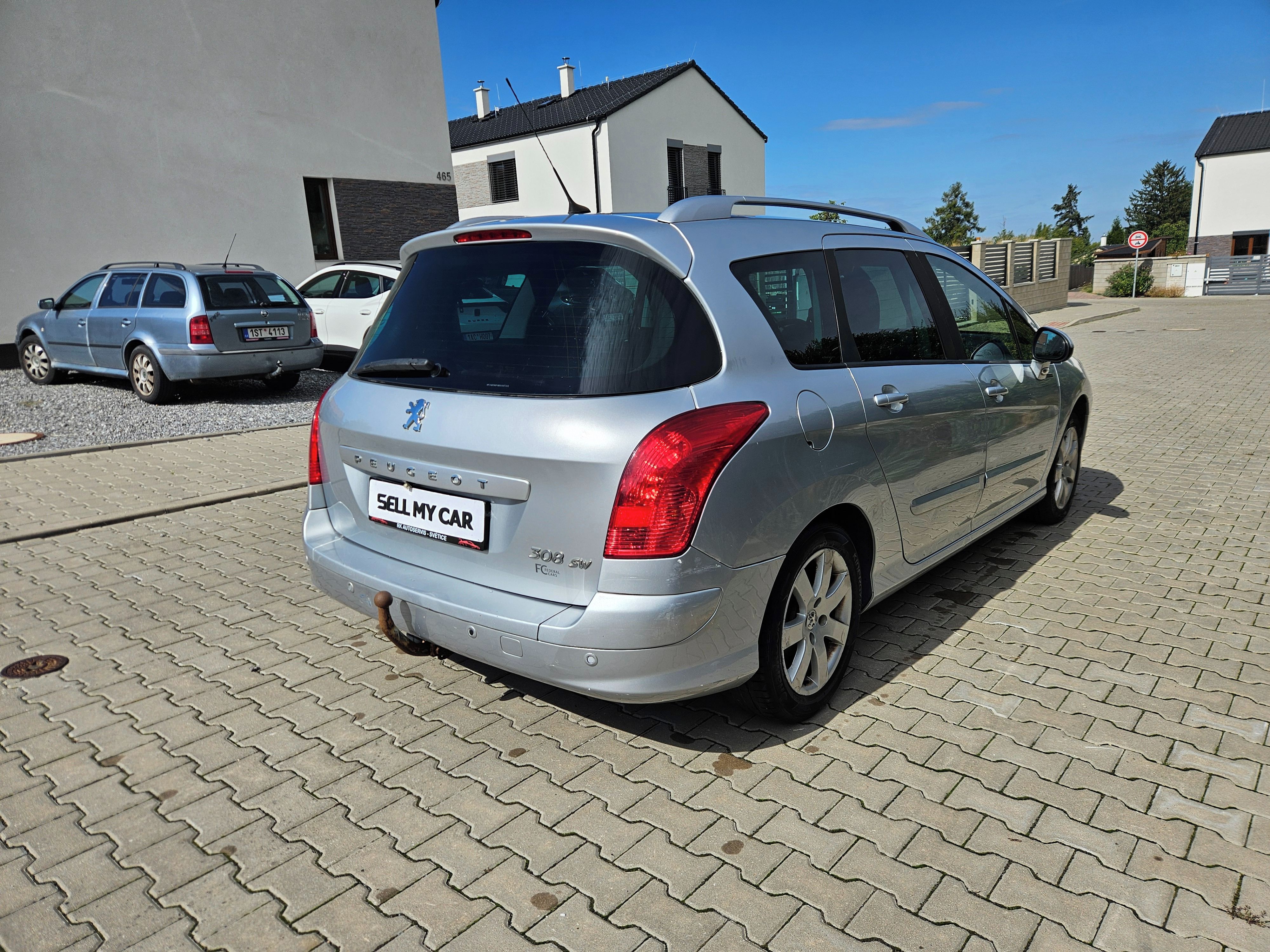 Peugeot 308, 1,6/68kW ČR 7.míst Pano Tažné - fotka 4