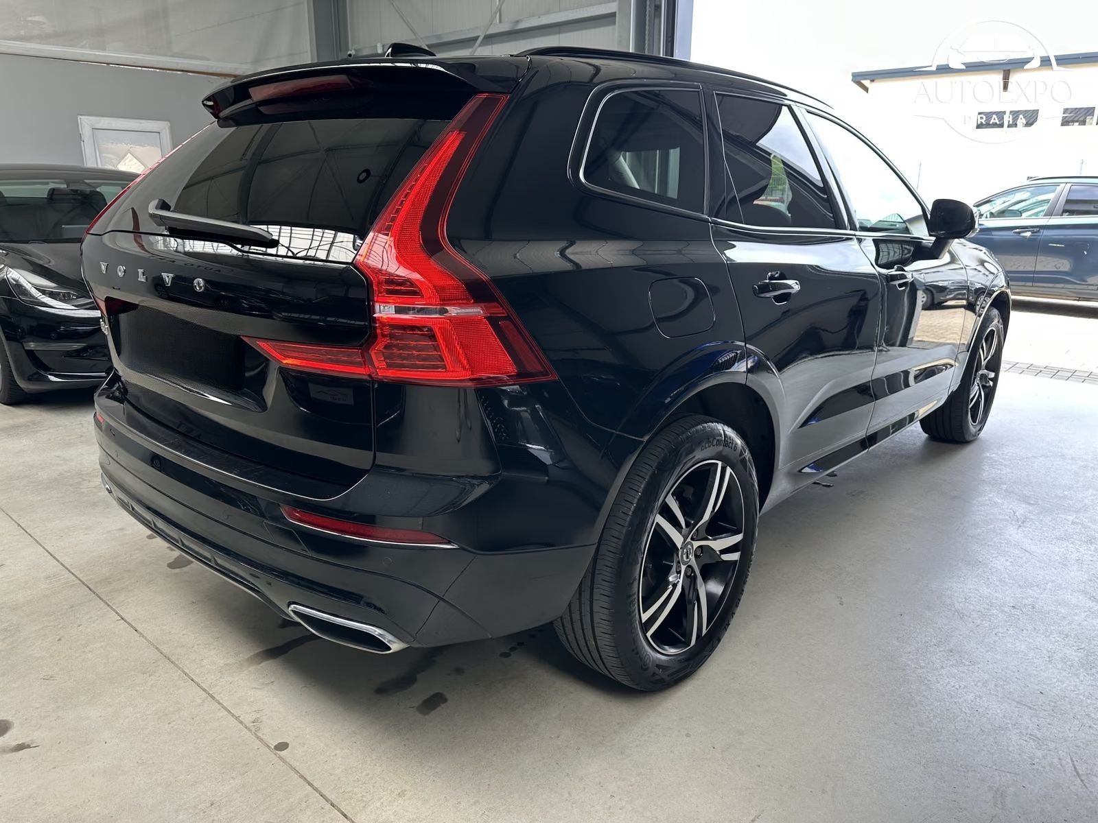 Volvo XC60, T6 R Design*AWD*PANORAMA - fotka 4