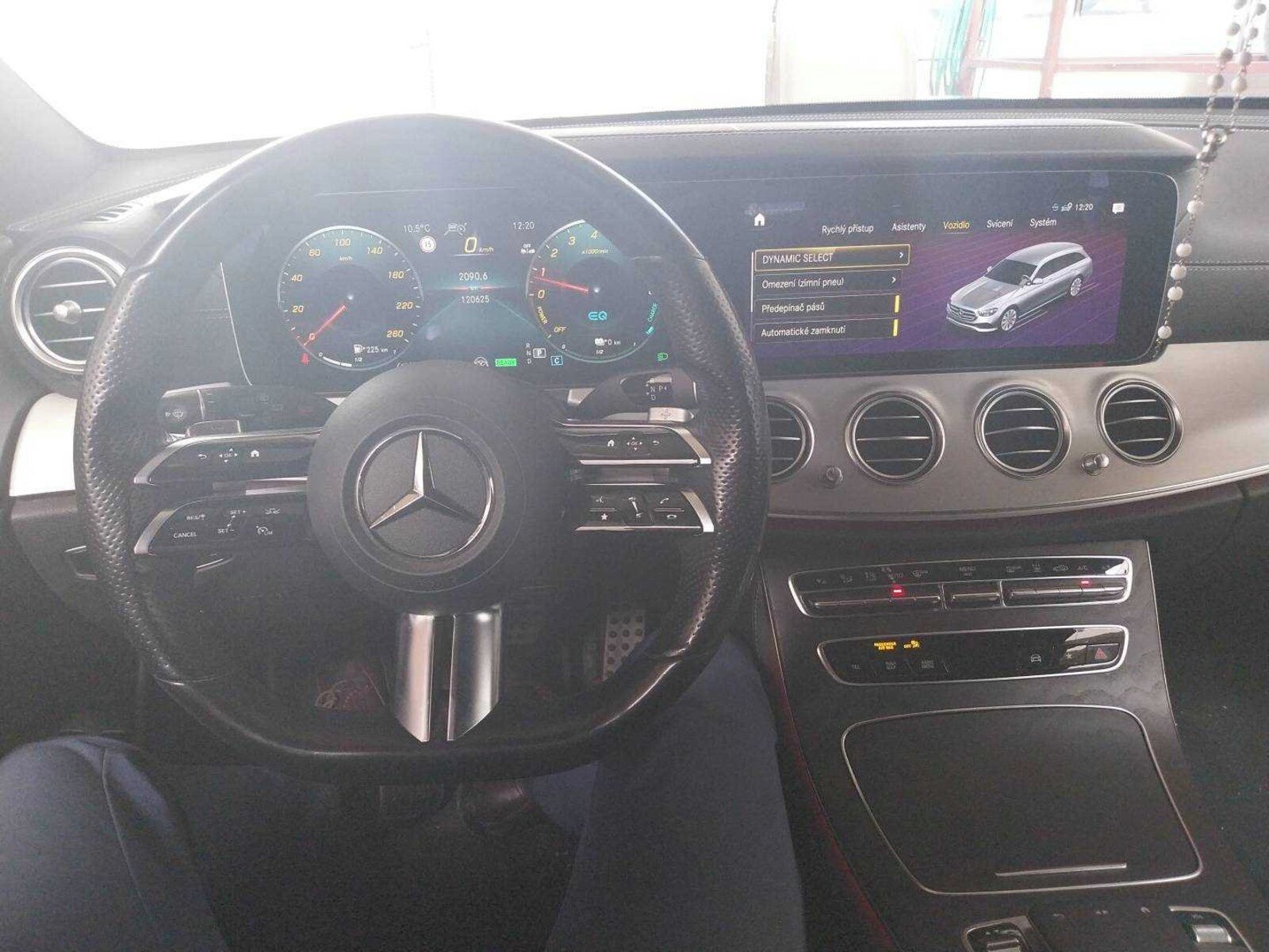 Mercedes-Benz Třídy E, 300 e 4MATIC, AMG Paket, 4X4 - fotka 3