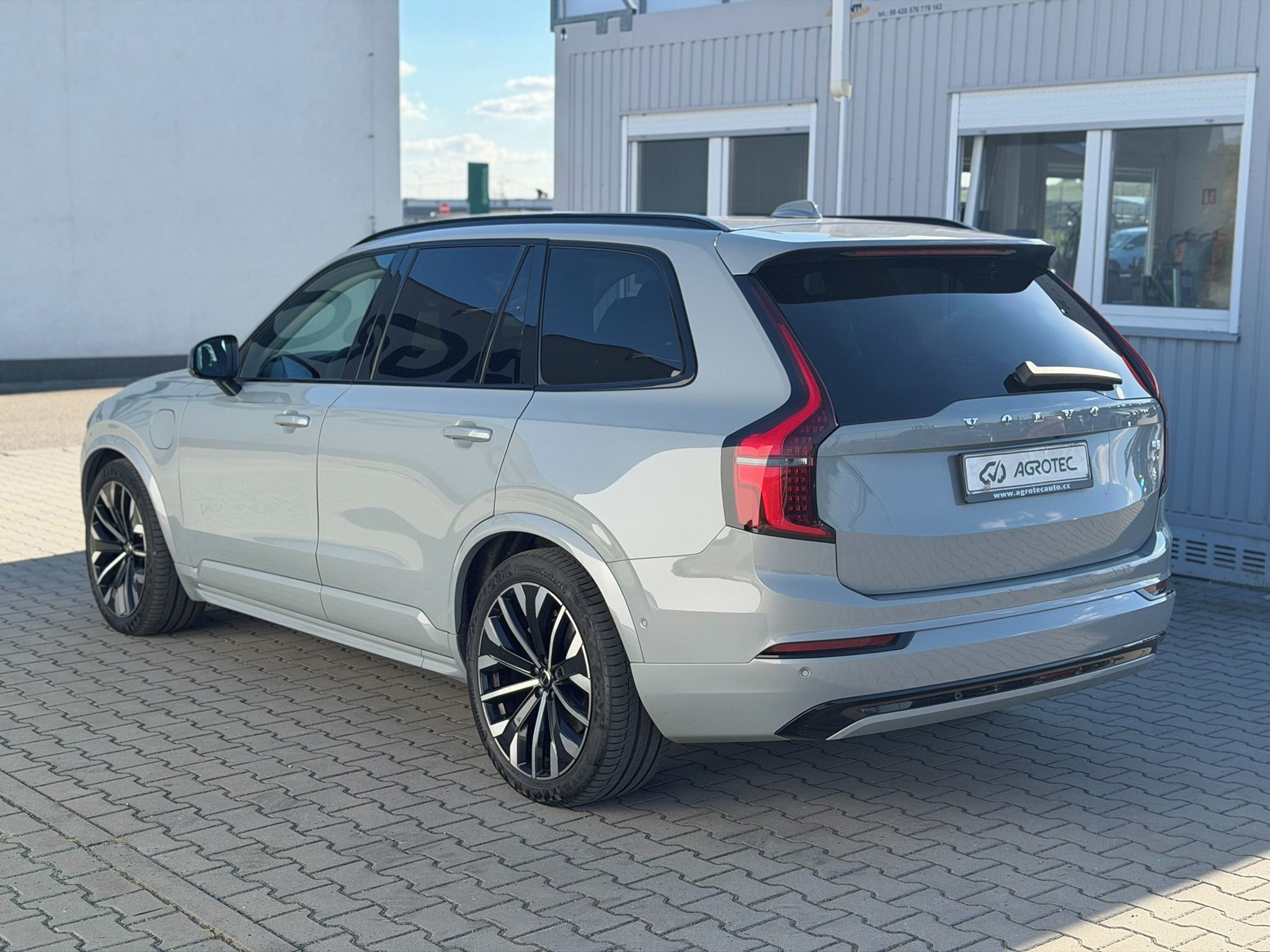 Volvo XC90, 2.0 PHEV 335 kW T8 Ultra Dark - fotka 5