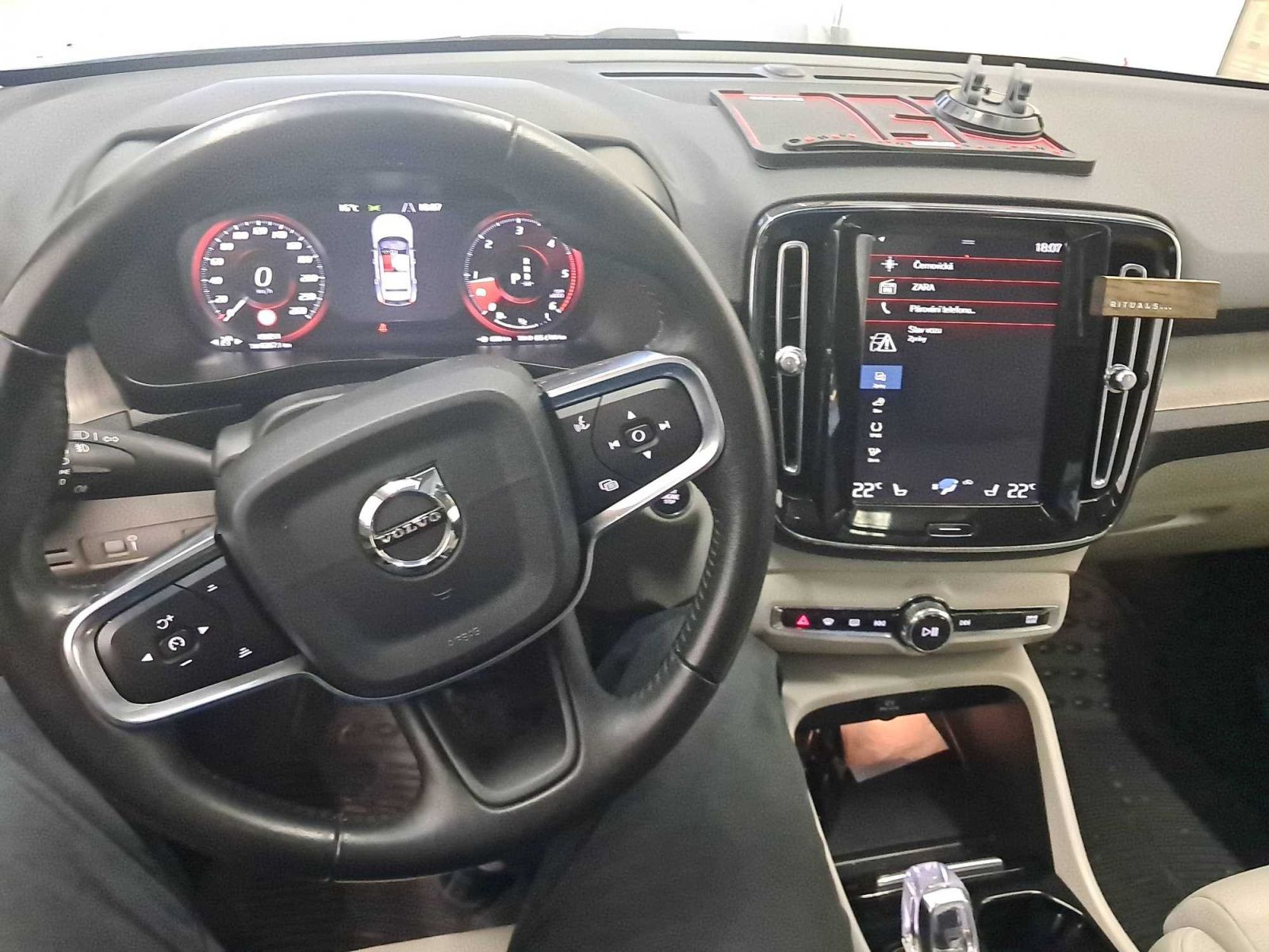 Volvo XC40, D3, Inscription, Automat, Kůže - fotka 3