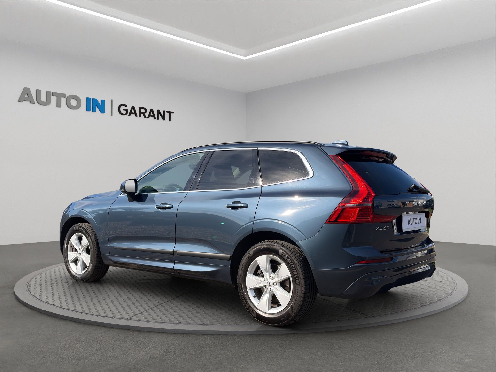 Volvo XC60, Momentum Pro B4, Tažné - fotka 4