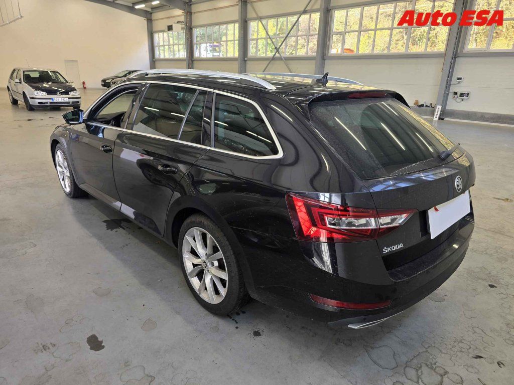 Škoda Superb, 2.0tdi - fotka 2