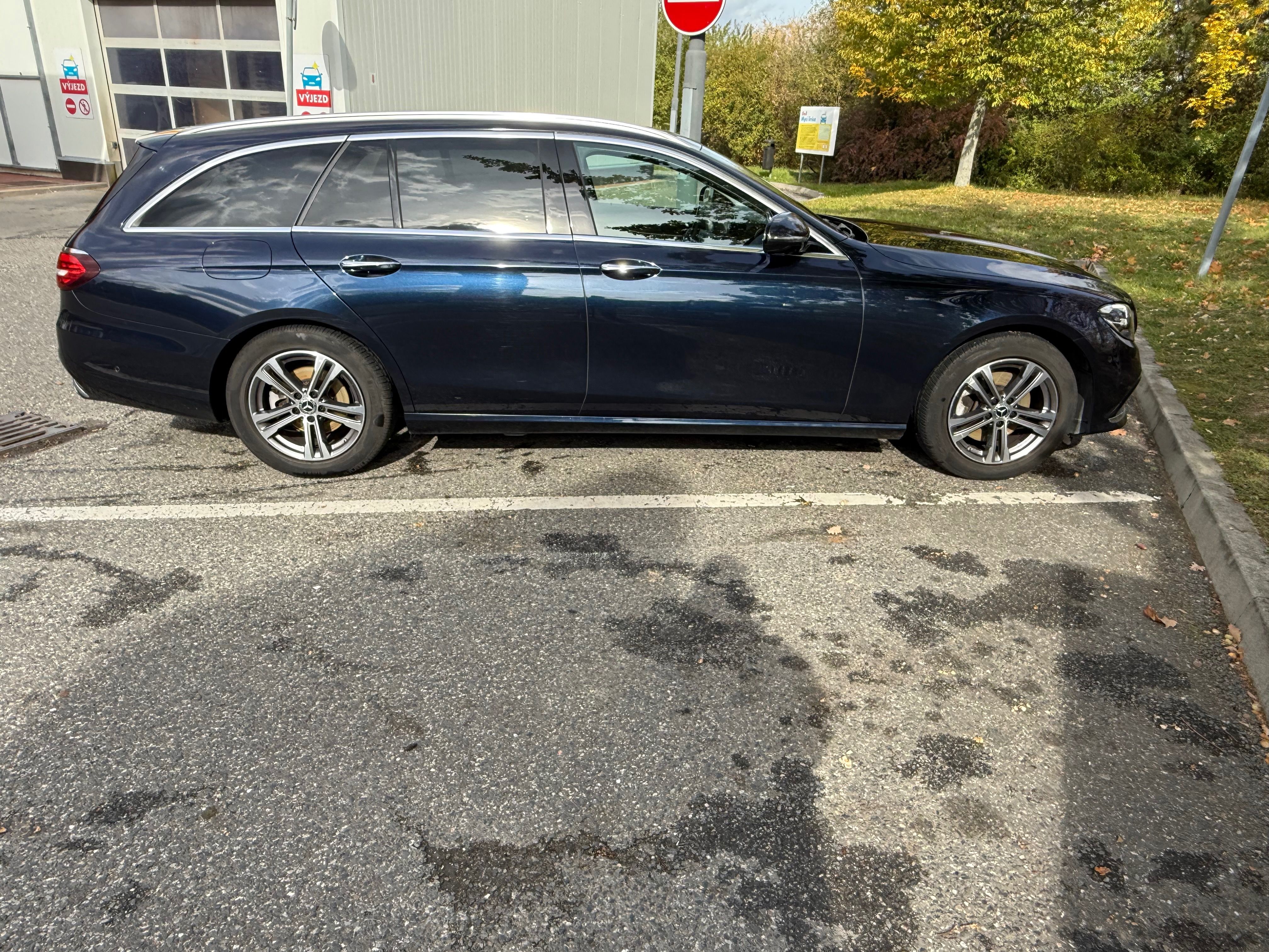 Mercedes-Benz Třídy E, Mercedes-Benz E 220 d 4MATIC - fotka 4