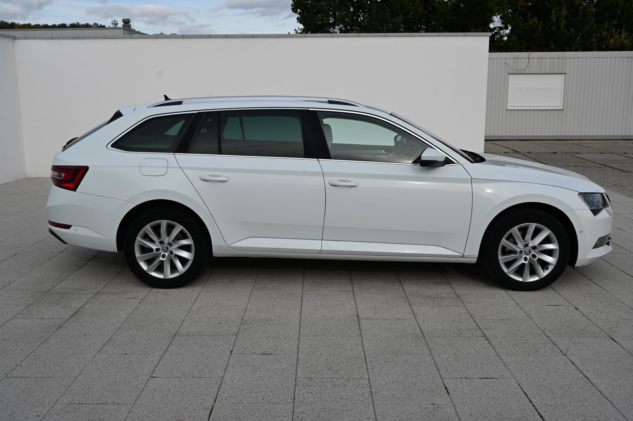 Škoda Superb, 2.0TDI 110KW Style 3/2016 - fotka 4