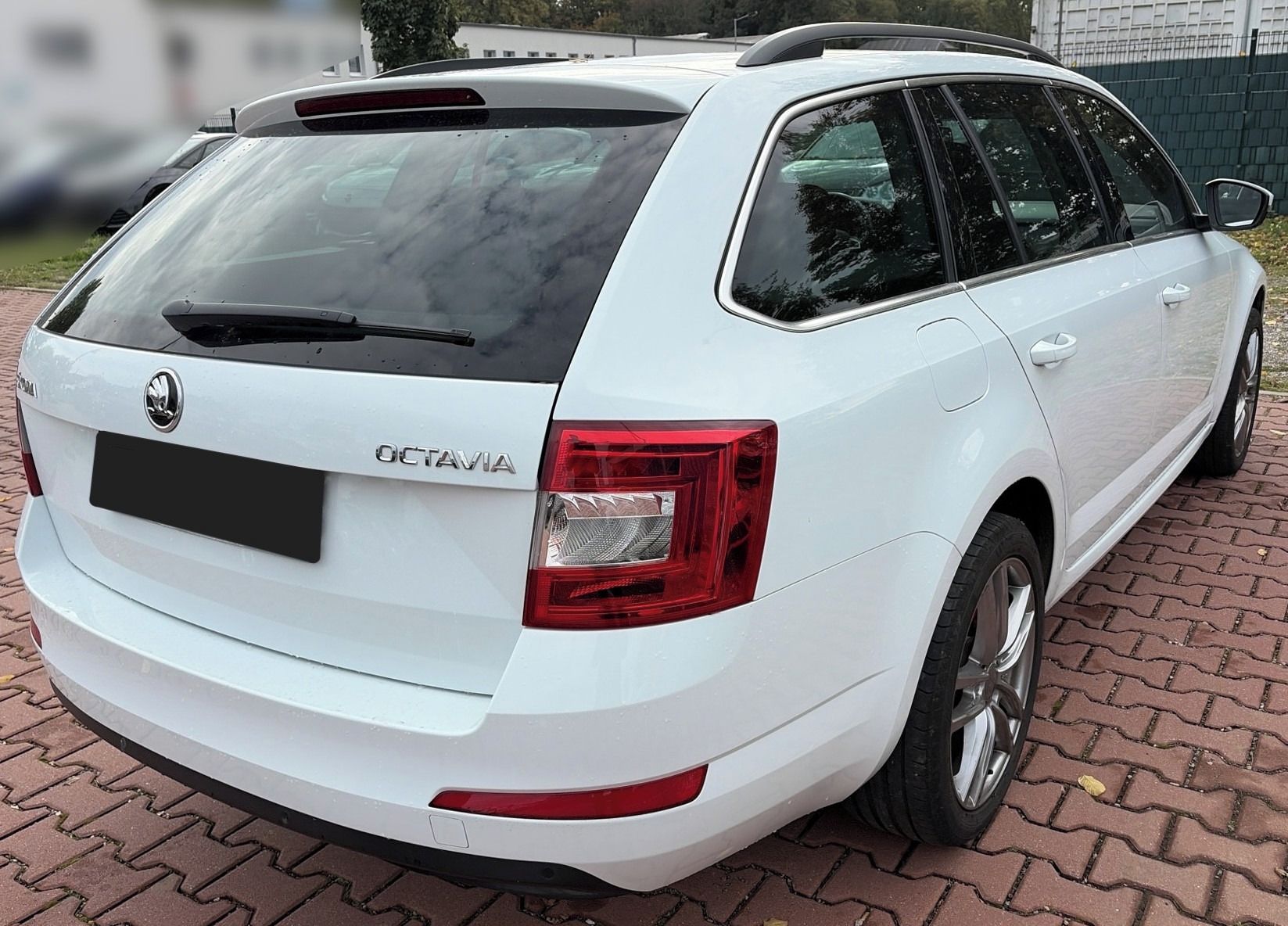 Škoda Octavia, 1.2 TSI 81 KW 1 maj serv kniha - fotka 3