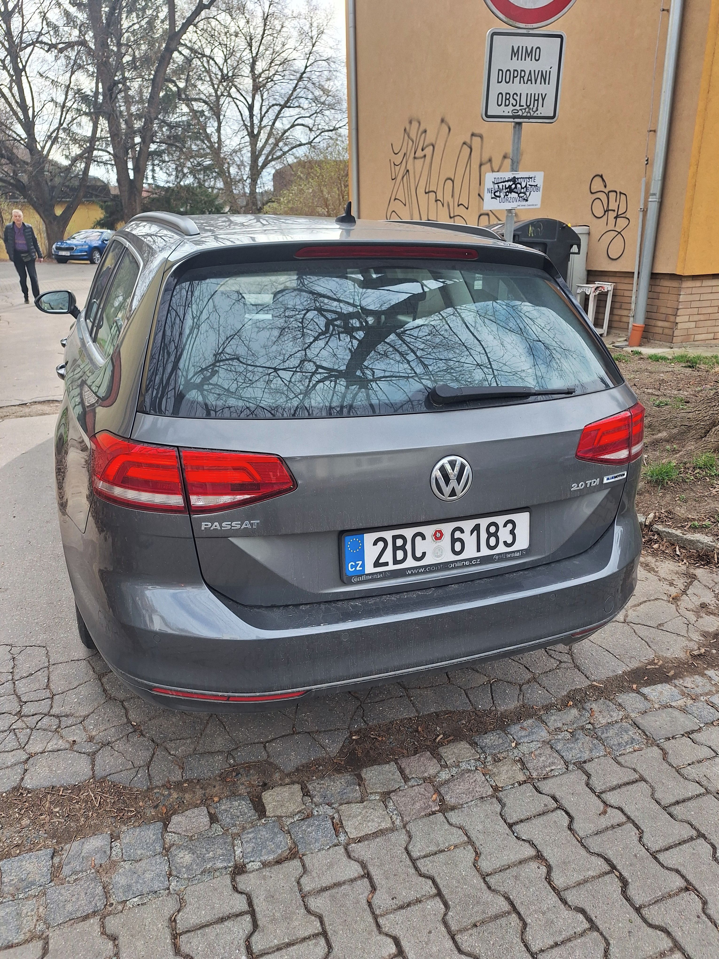 Volkswagen Passat, VW Passat 2,0 TDI 110 kW DSG - - fotka 2