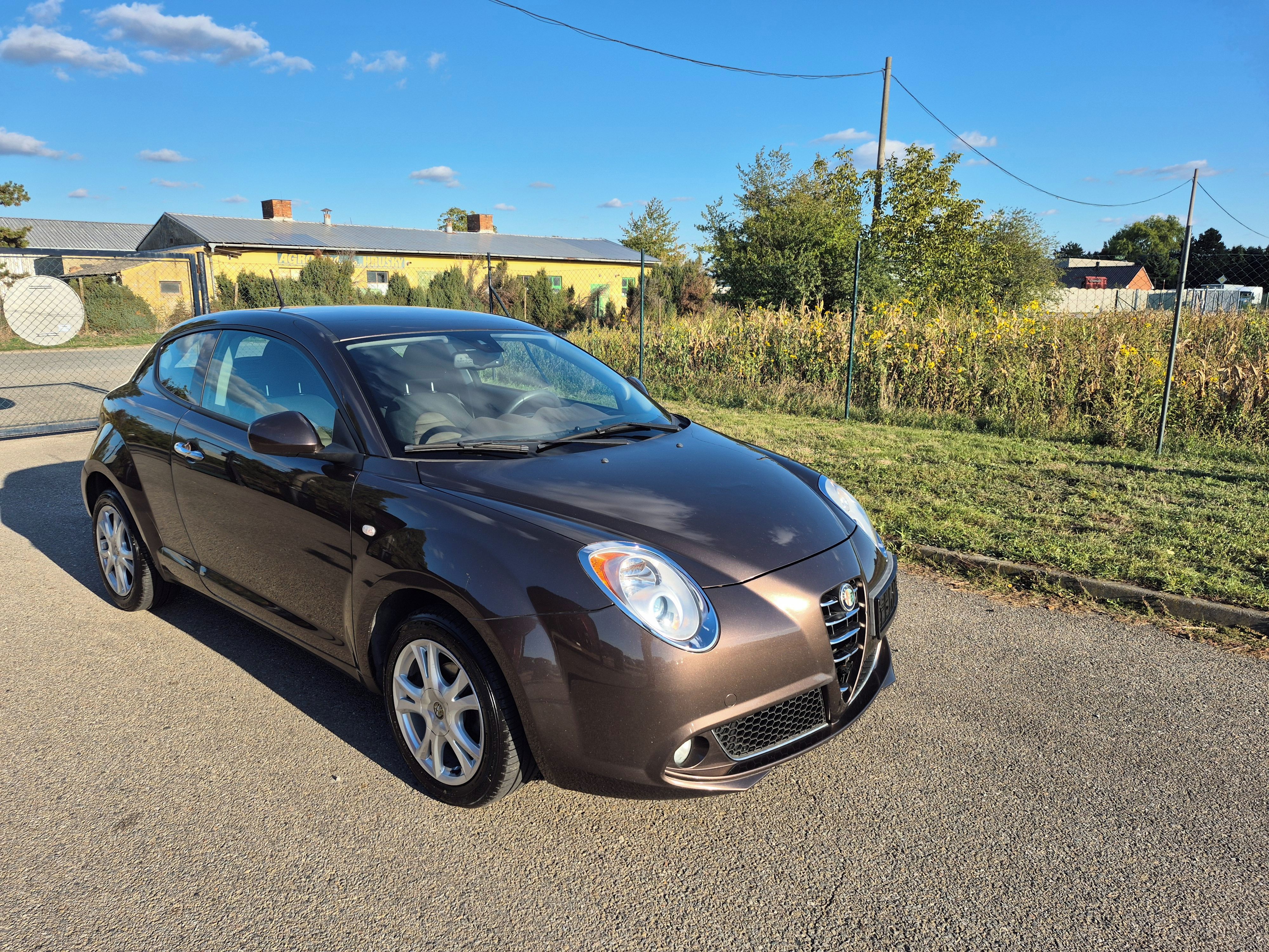 Alfa Romeo MiTo, 1,4i, 57kW, 1.maj, serviska - fotka 3