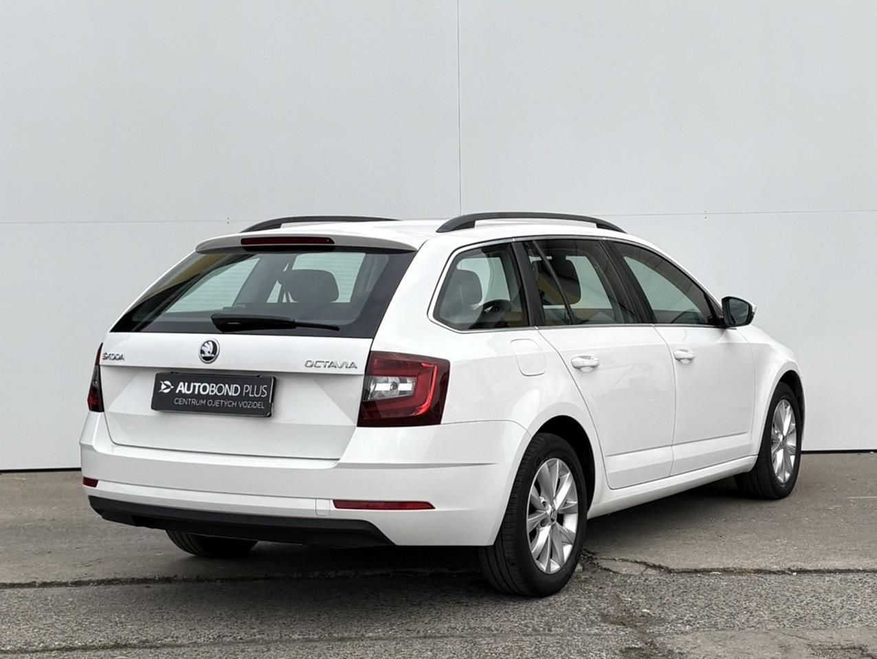 Škoda Octavia, 1.6 TDI / 85 kW Style - fotka 2