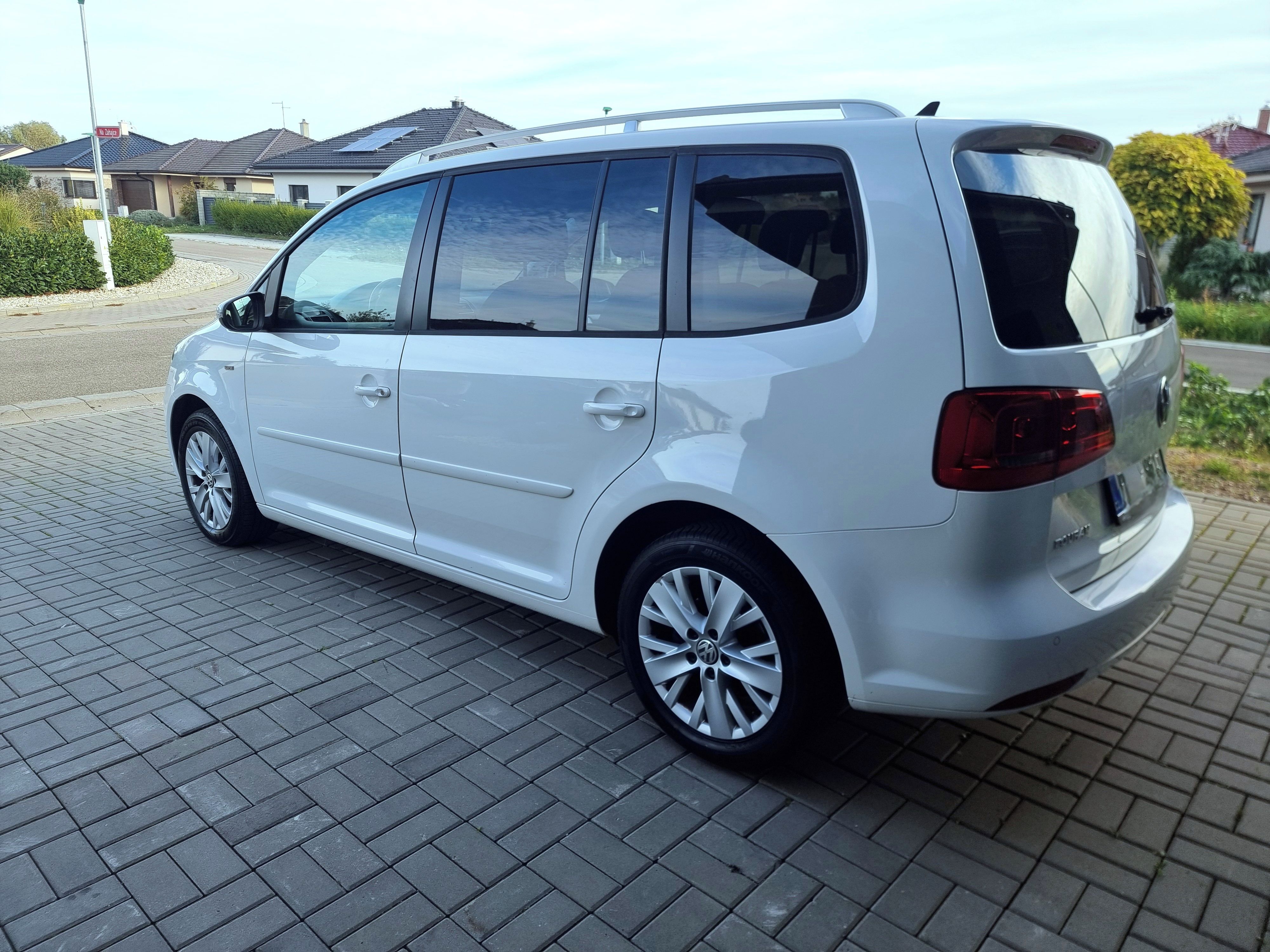 Volkswagen Touran, Life | 1.2TSI |  185tis Najet - fotka 6