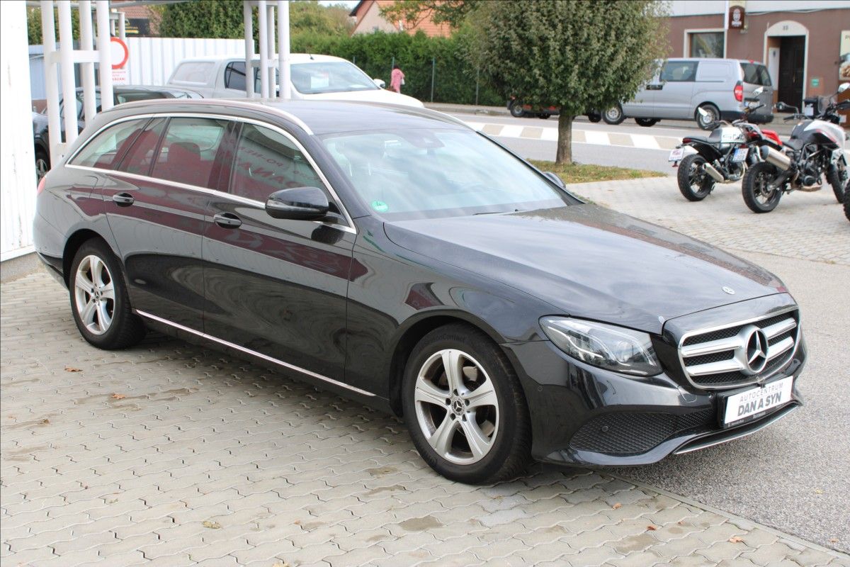 Mercedes-Benz Třídy E, 2,0 E200D W213 9G-tronic - fotka 2