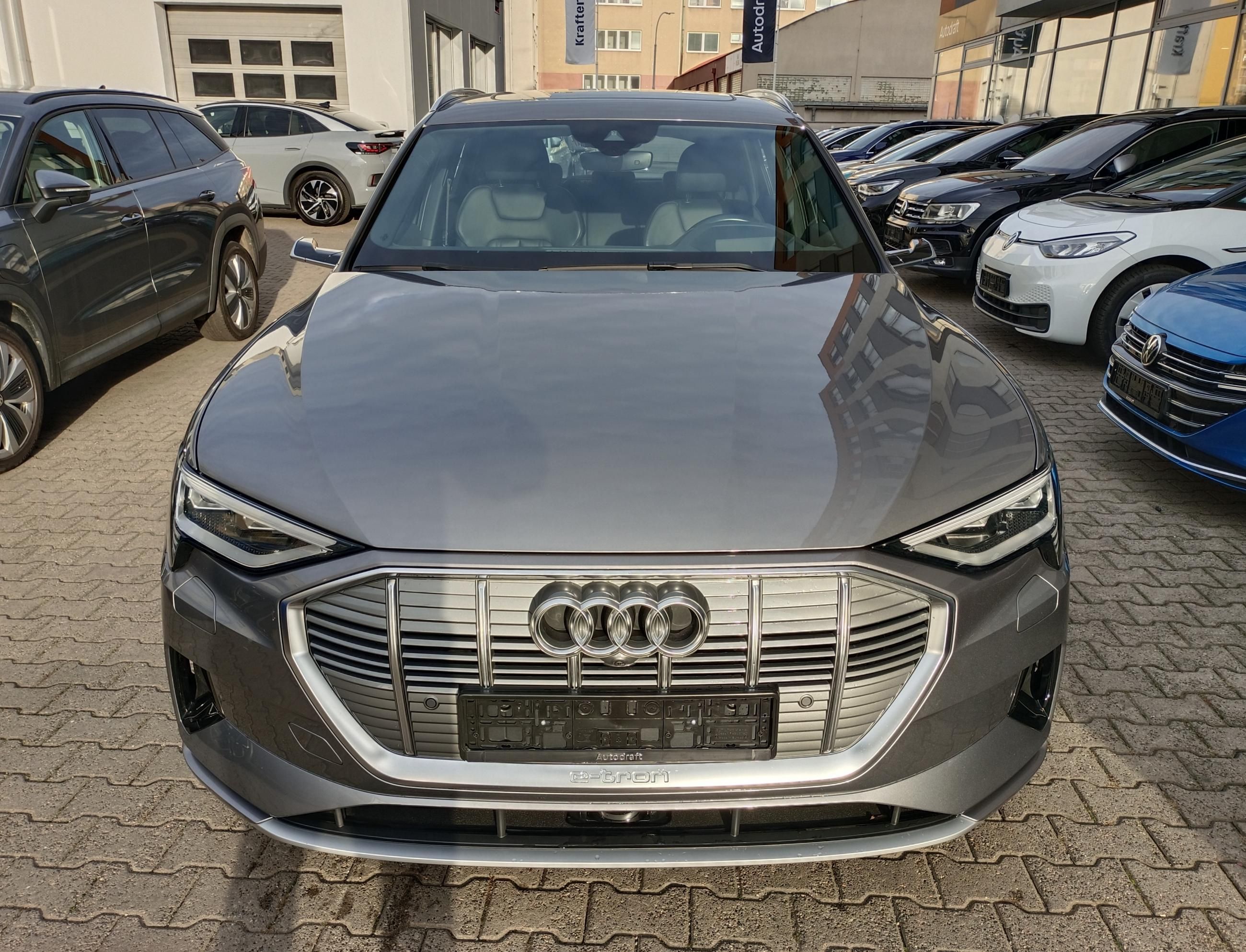 Audi e-tron, 55 4x4 300 kW / Vzduch