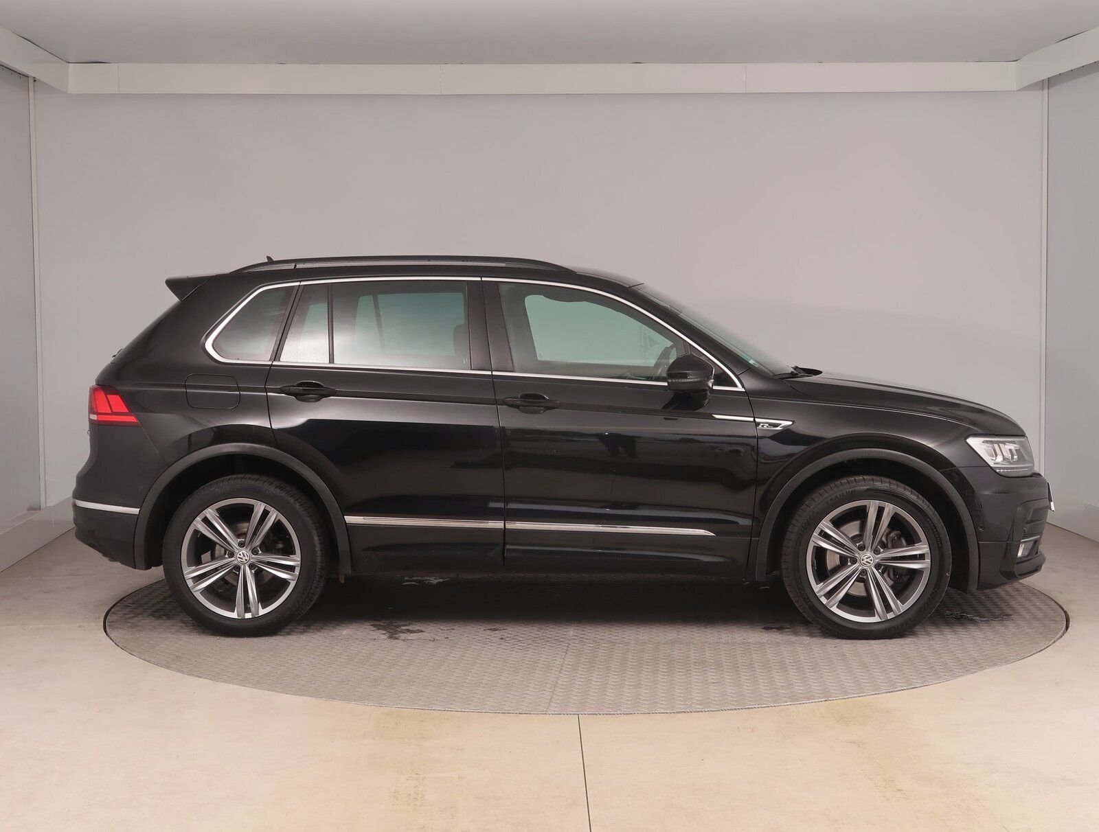 Volkswagen Tiguan, 2.0 TSI, R-Line, 4X4, Automat - fotka 6
