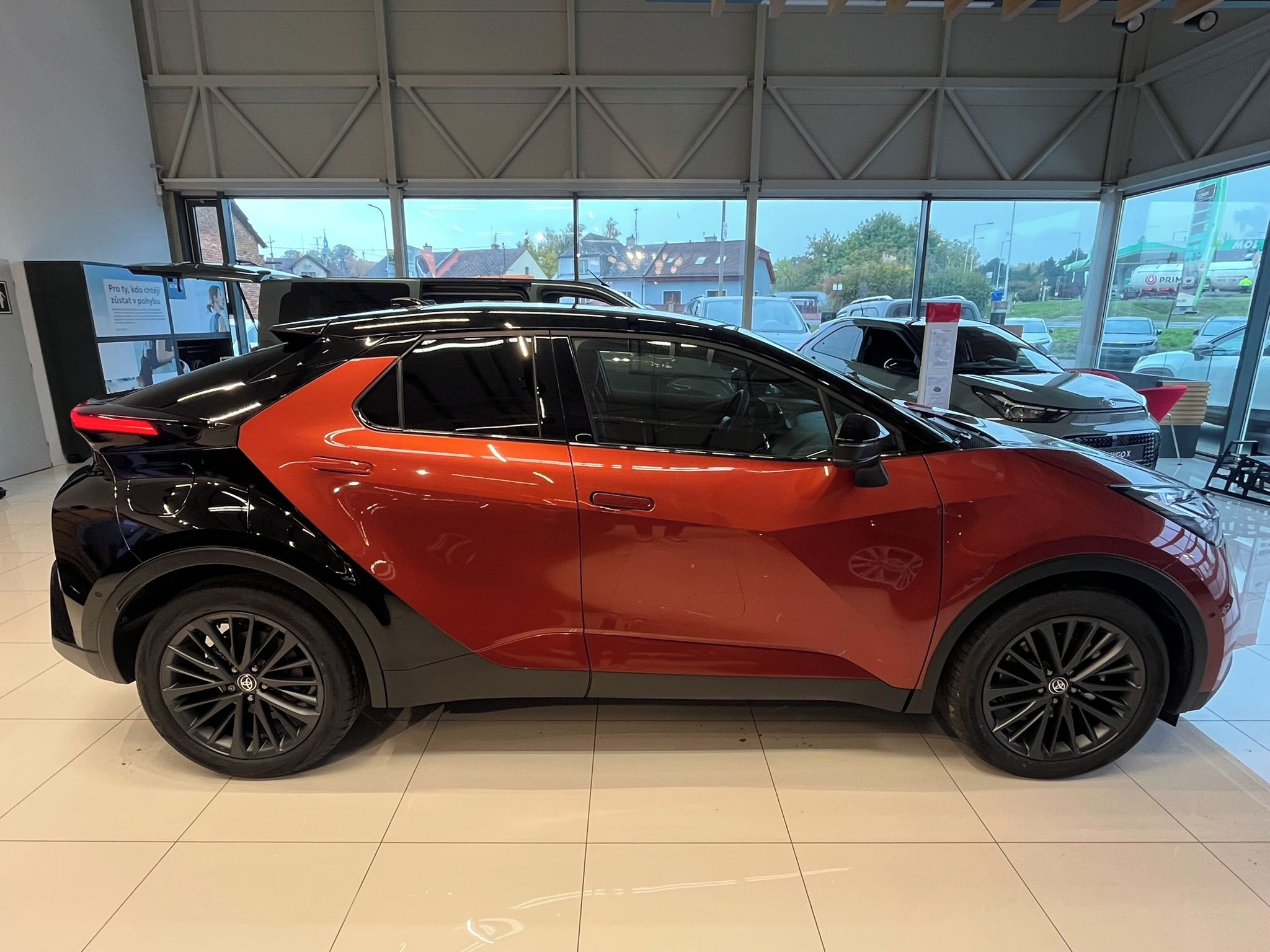 Toyota C-HR, 2.0 PHEV Tokyo Edition - fotka 5